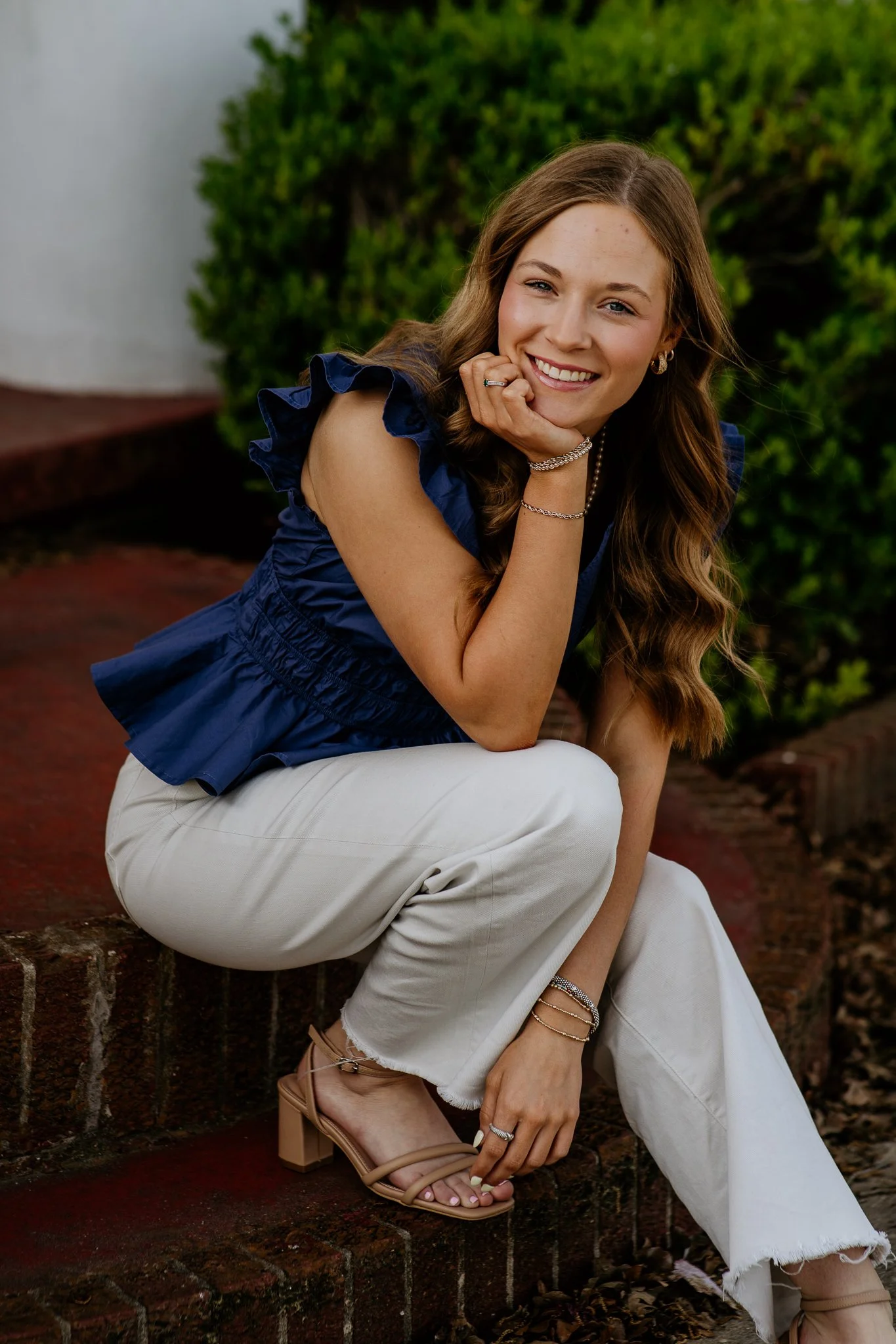 Literally, it shouldn't be this fair to easily be this beautiful 😆 2027 Seniors, I'm booking summer and fall already!

#seniorphotographer @seniormuse  @seniorstyleguide @senioryearmagazine