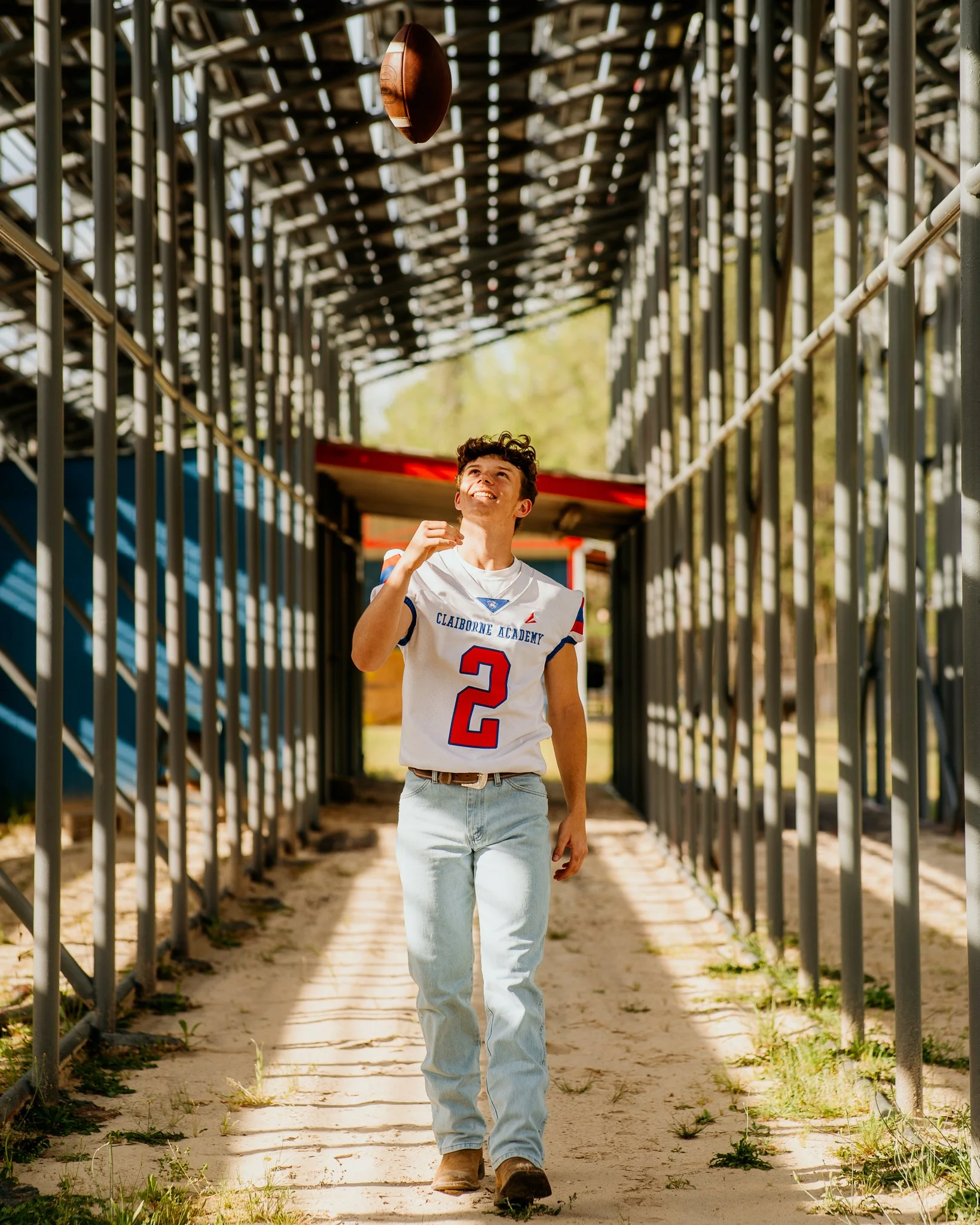 it may technically be baseball season, but I'll take football pics all year long 🤩🏈

#seniorphotographer #seniorguystyle #instasenior #seniormuse