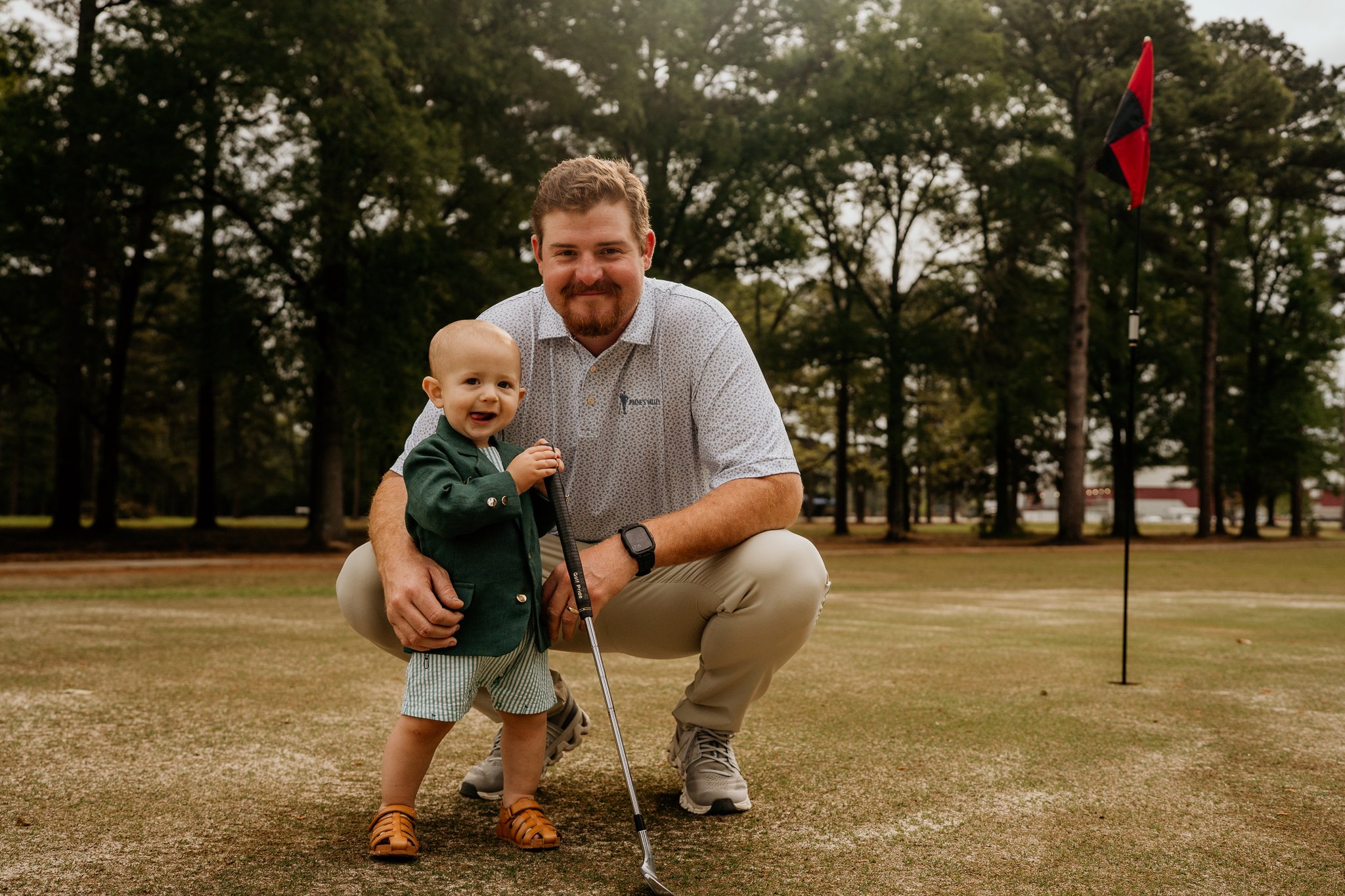 I'm a little behind on sneaks, but y'all..... this little tootie is too cute for his own good! Had so much fun with his mama and daddy "playing" on the course getting ready for his first birthday 🥺

#calliejophotography #milestonesession #