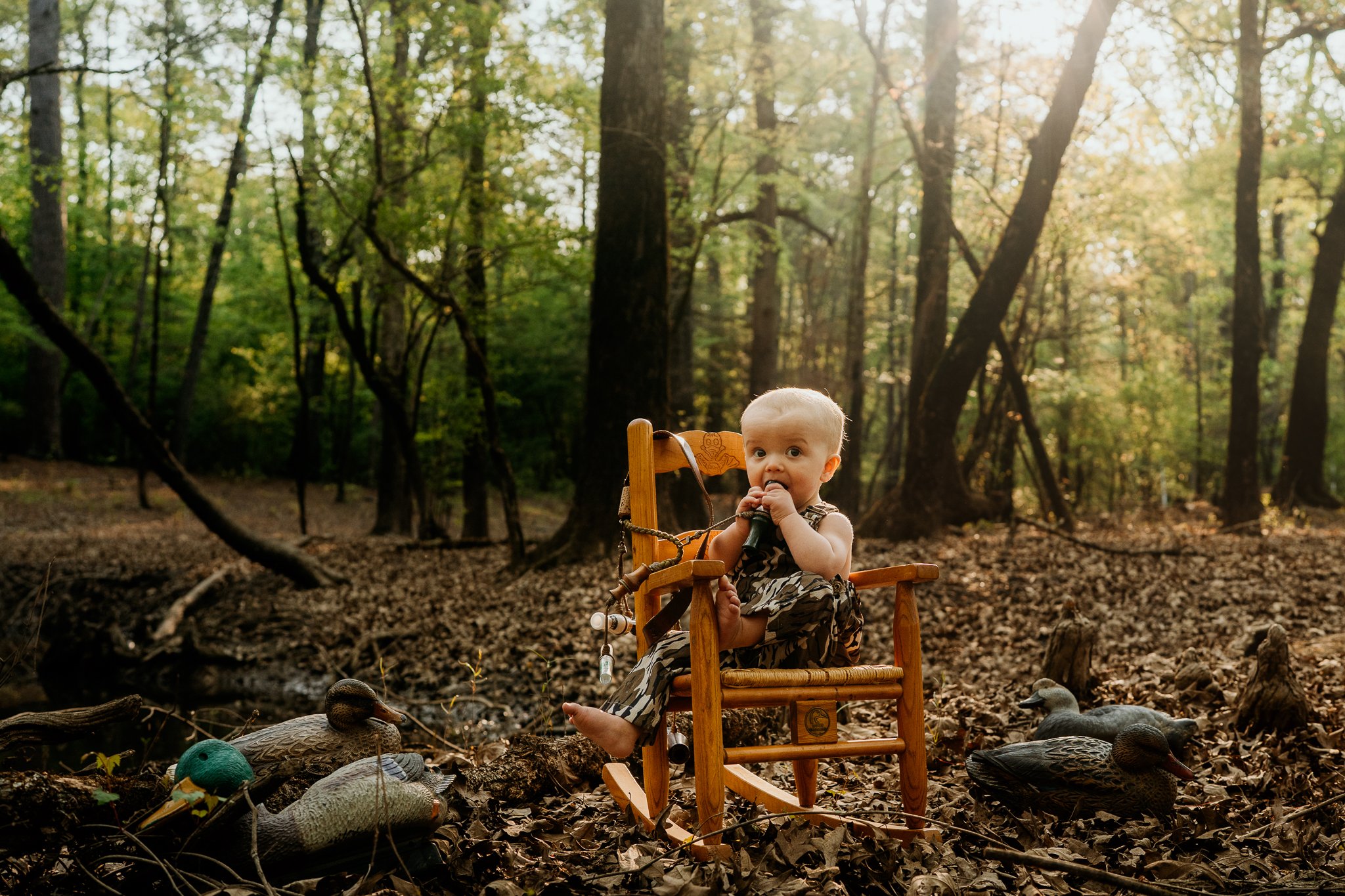 What'd you do this morning? Me? I called some ducks with this cutie patootie! 🦆1️⃣

#calliejophotography #milestonesession #oneyear #childhoodphotography #duckhunter