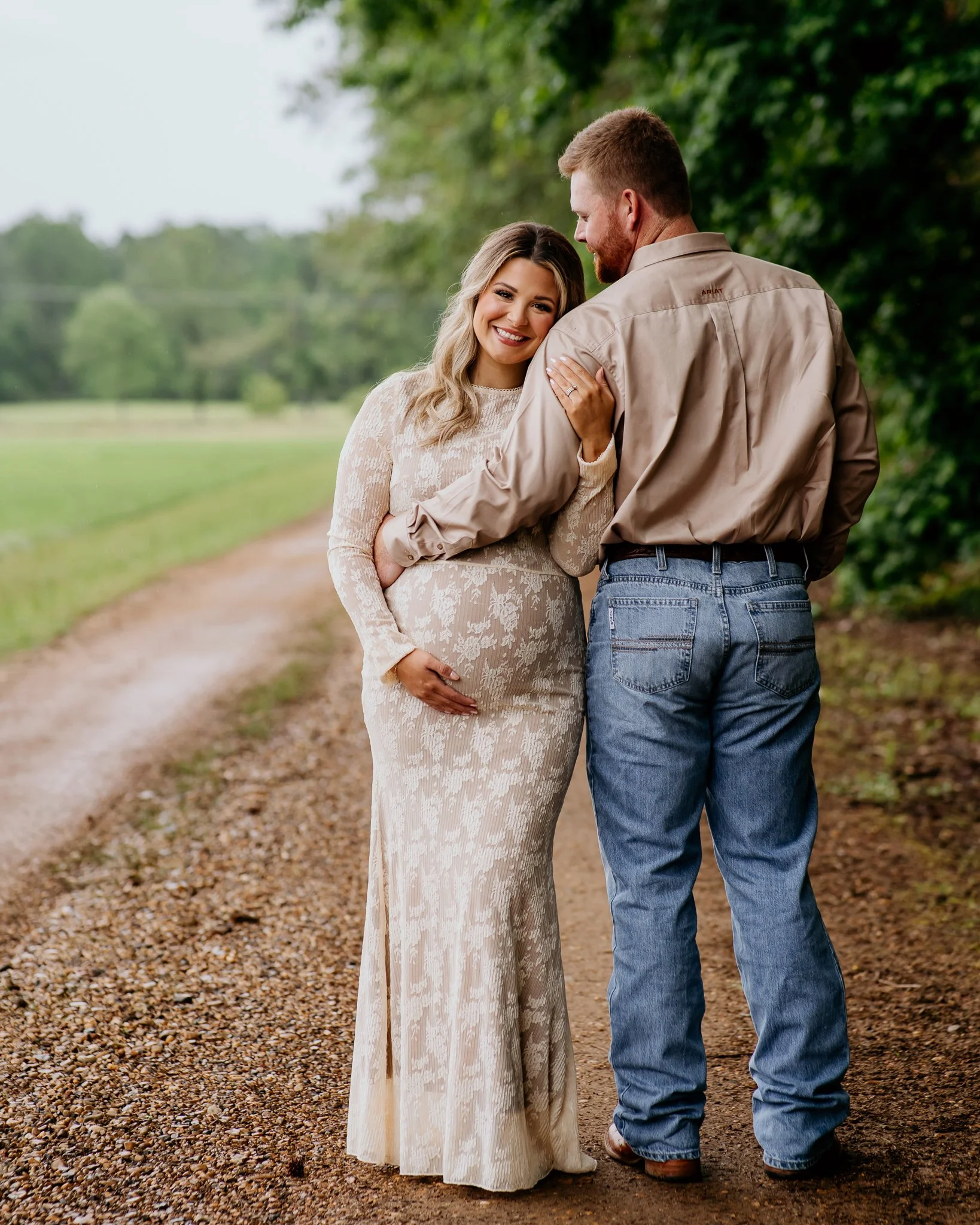 Tip for when the rain just isn't going to stay away... find an arch of trees to bundle up under 🥰 my sweet friend, it is such a blessing to watch you grow from one of my Seniors to a beautiful wife, to the most glowing mama 🥺 Can not wait to meet s