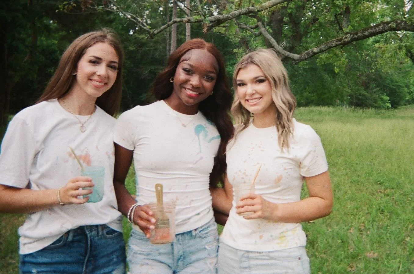 When you give them disposables to capture what they want&hellip; can you guess who had the camera, when? 🤣🎞️

CJP Creator Team | Senior Portraits | Film Camera