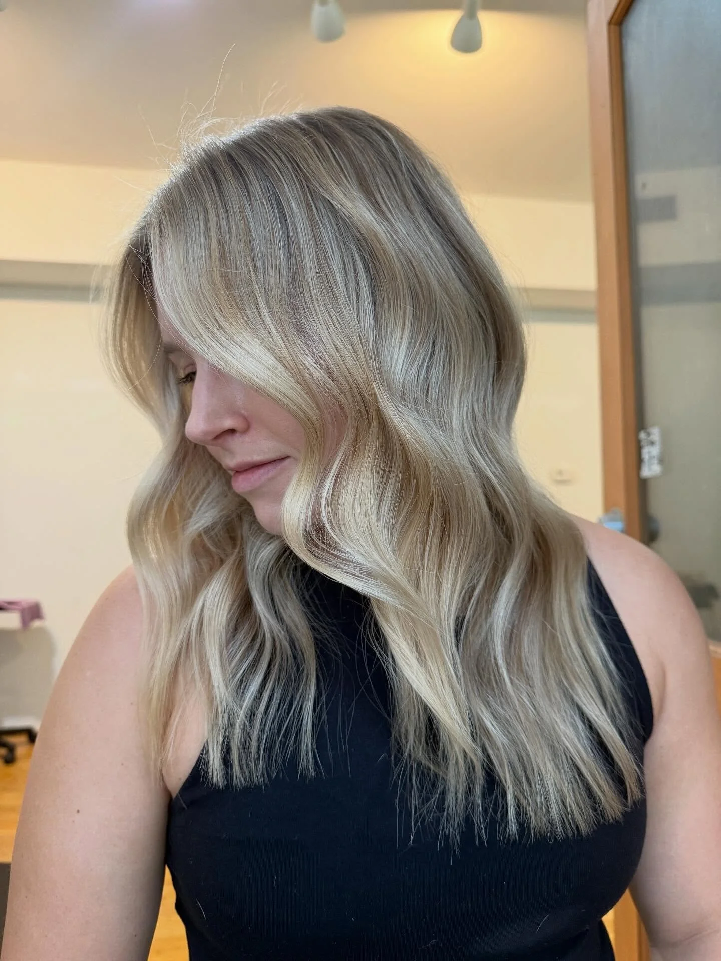 Soft + blonde + low maintenance. 

My typical babylights and teasy lights combo. 🍃

#houstonhairstylists #houstonhairsalon #montrosehouston #houstonblondes #salontrosehtx