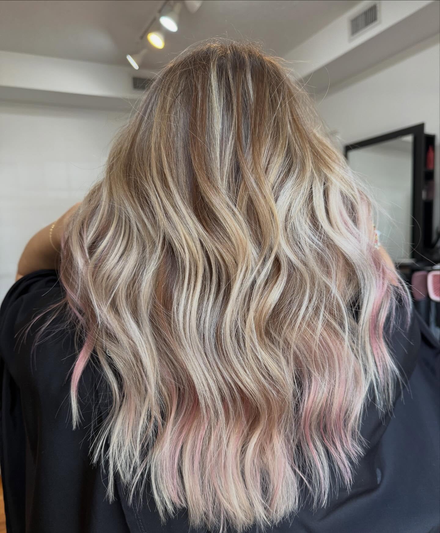 Just a little fun 💗 

#houstonhair #montrosehouston #houstonhairsalon #salontrosehtx