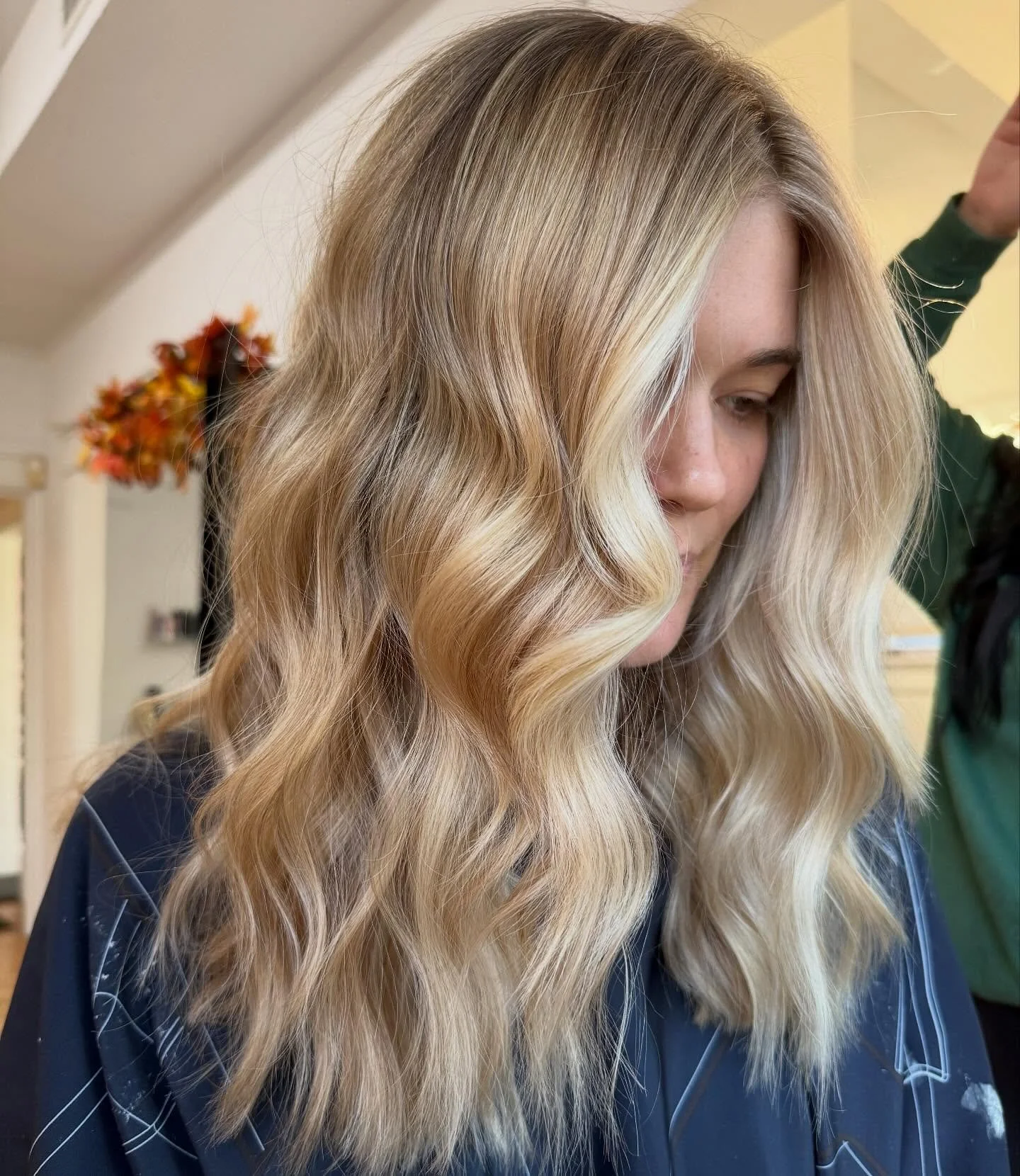 The same pic 3 times because her hair is perfect. 🤩 

#houstonhair #houstonhairstylist #montrosehouston #salontrosehtx