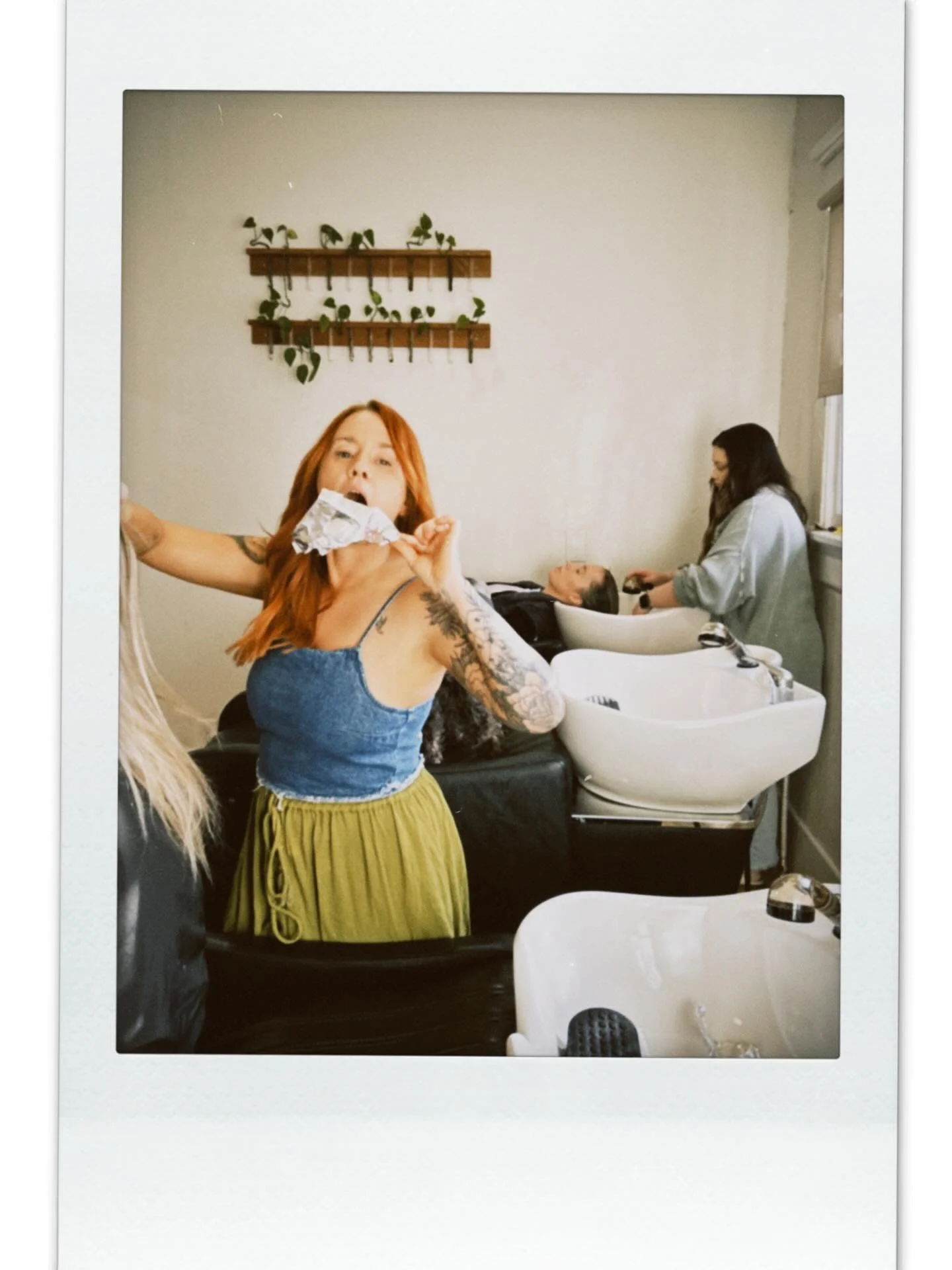 Polaroid Friday 💋

Chaotic but fun energy .

&bull;

&bull;

&bull;
#houstonhairstylist✂️ #houstonblondespecialist #houstonhairextensionspecialist #smallbusiness