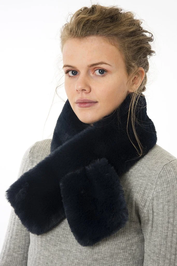 navy faux fur 1.jpg
