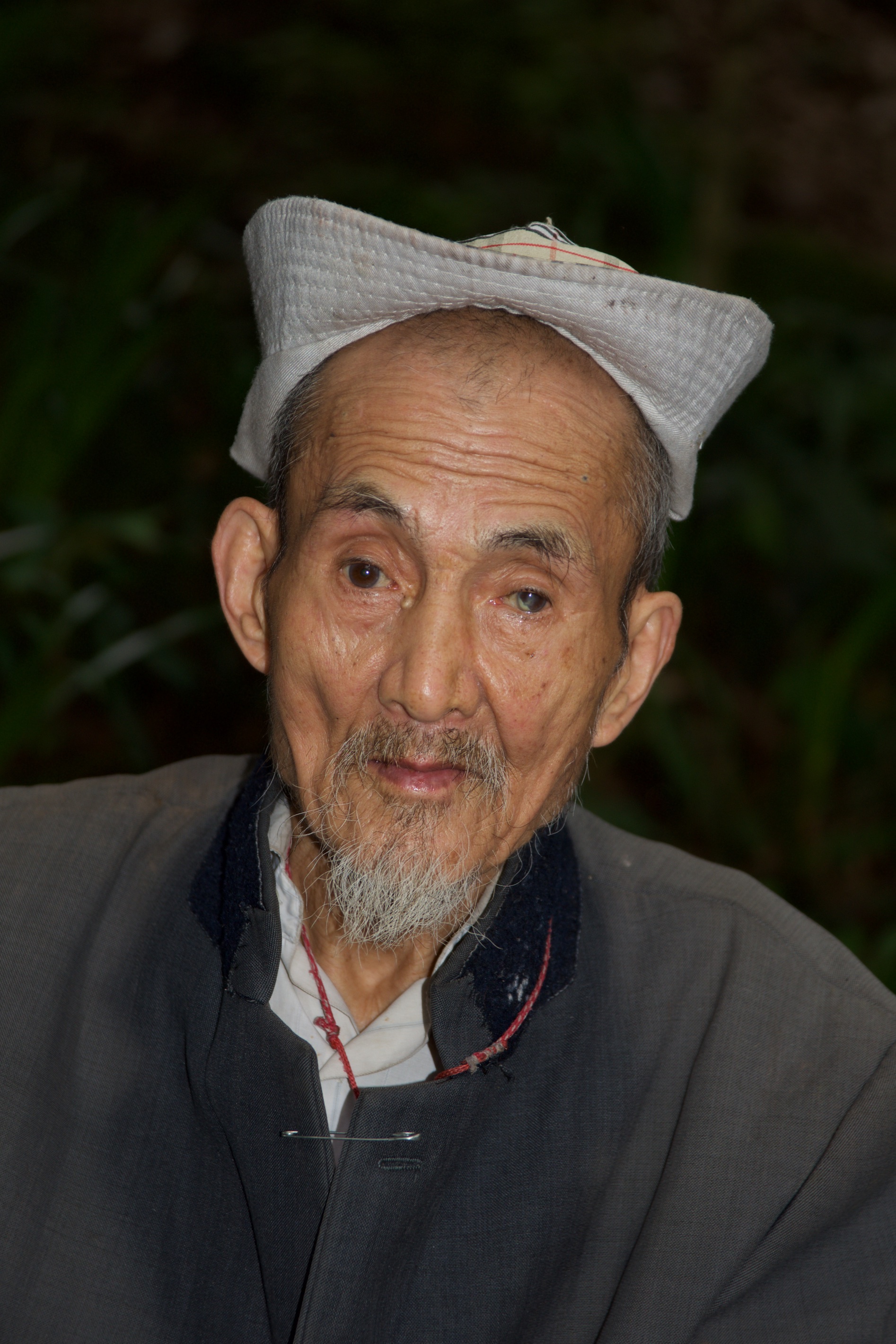 Old man, Emei Shan 