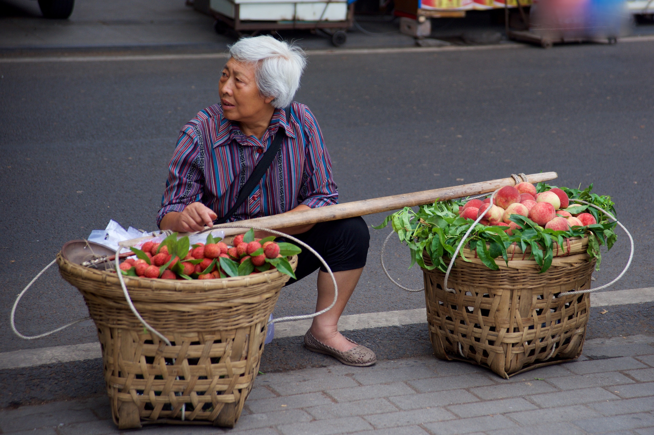  Lady selling lychees and peaches, Leshan 