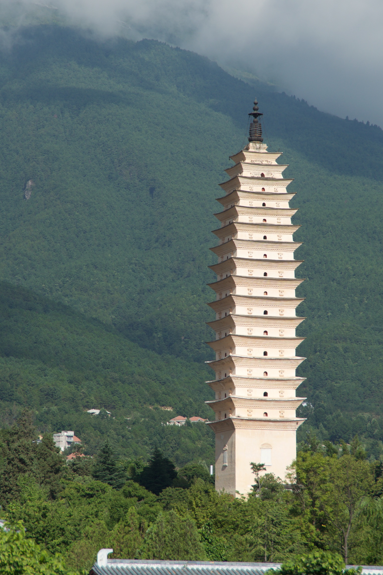  The central Qianxunta Pagoda, Dali 