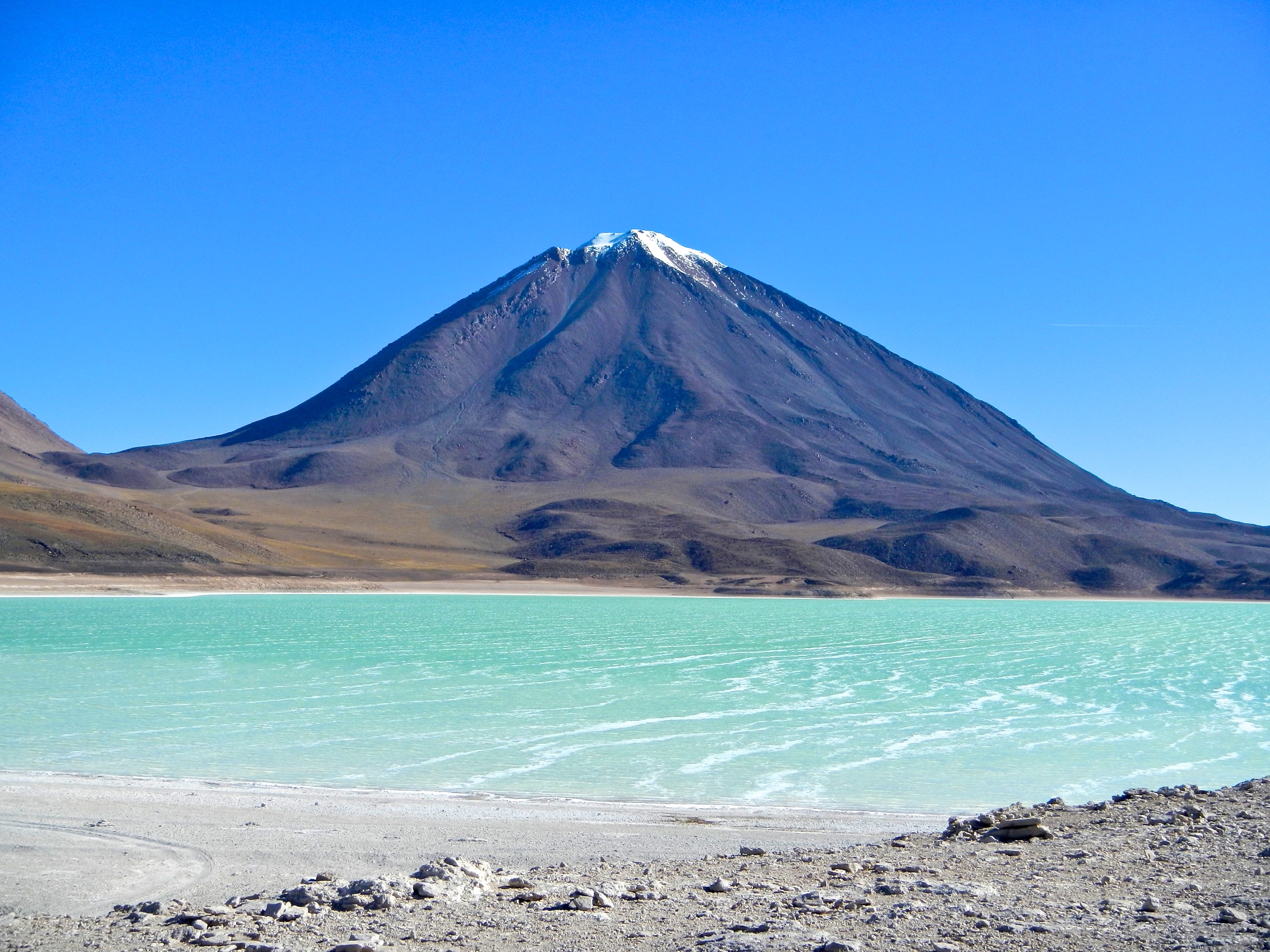  Llicancabur volcano (5960m) at Laguna Verde, Eduardo Avaroa National Park, Bolivi 