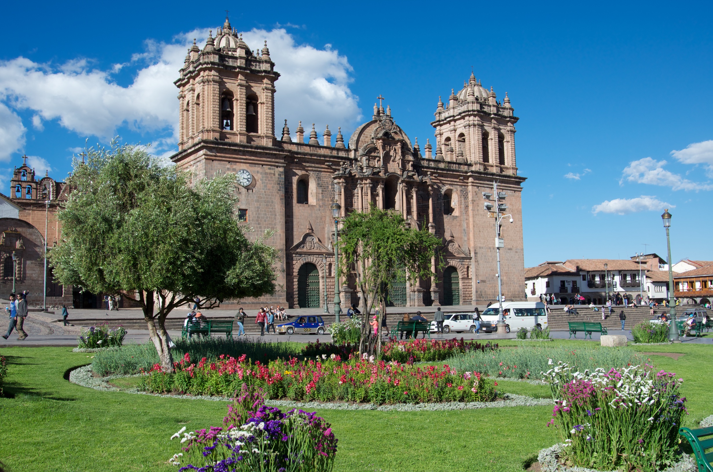  Cathedral &amp; gardens in Plaza de Armas, Cusco, Peru 