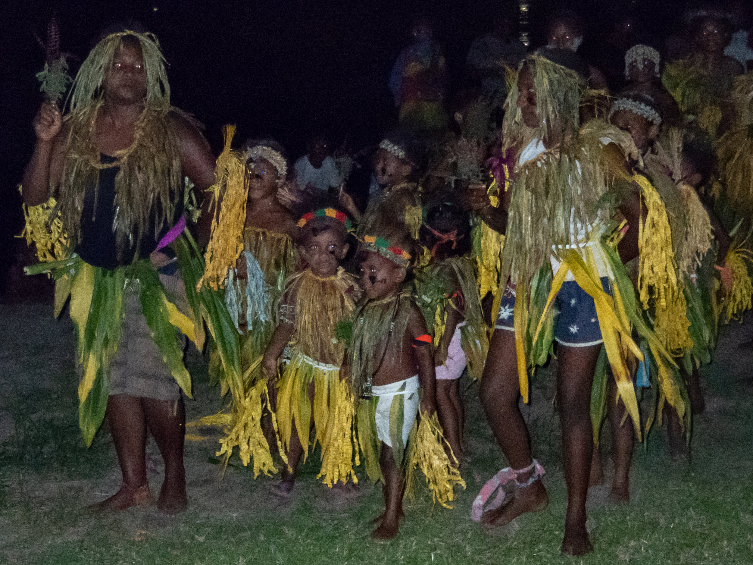 Local dancers, Walindi, Kimbe Bay
