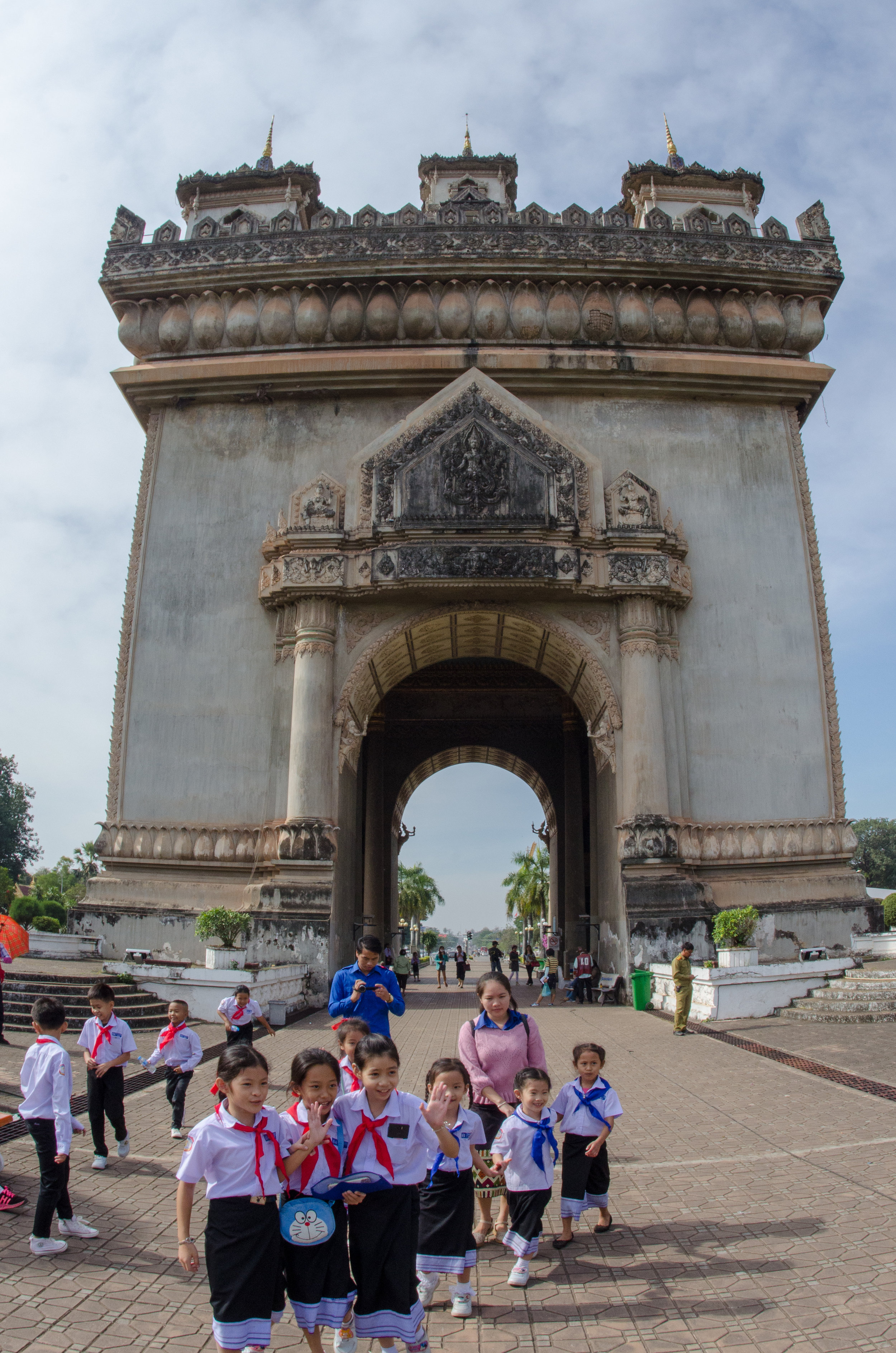Schoolchildren, Patuxai (Victory Gate), Vientiane, Laos