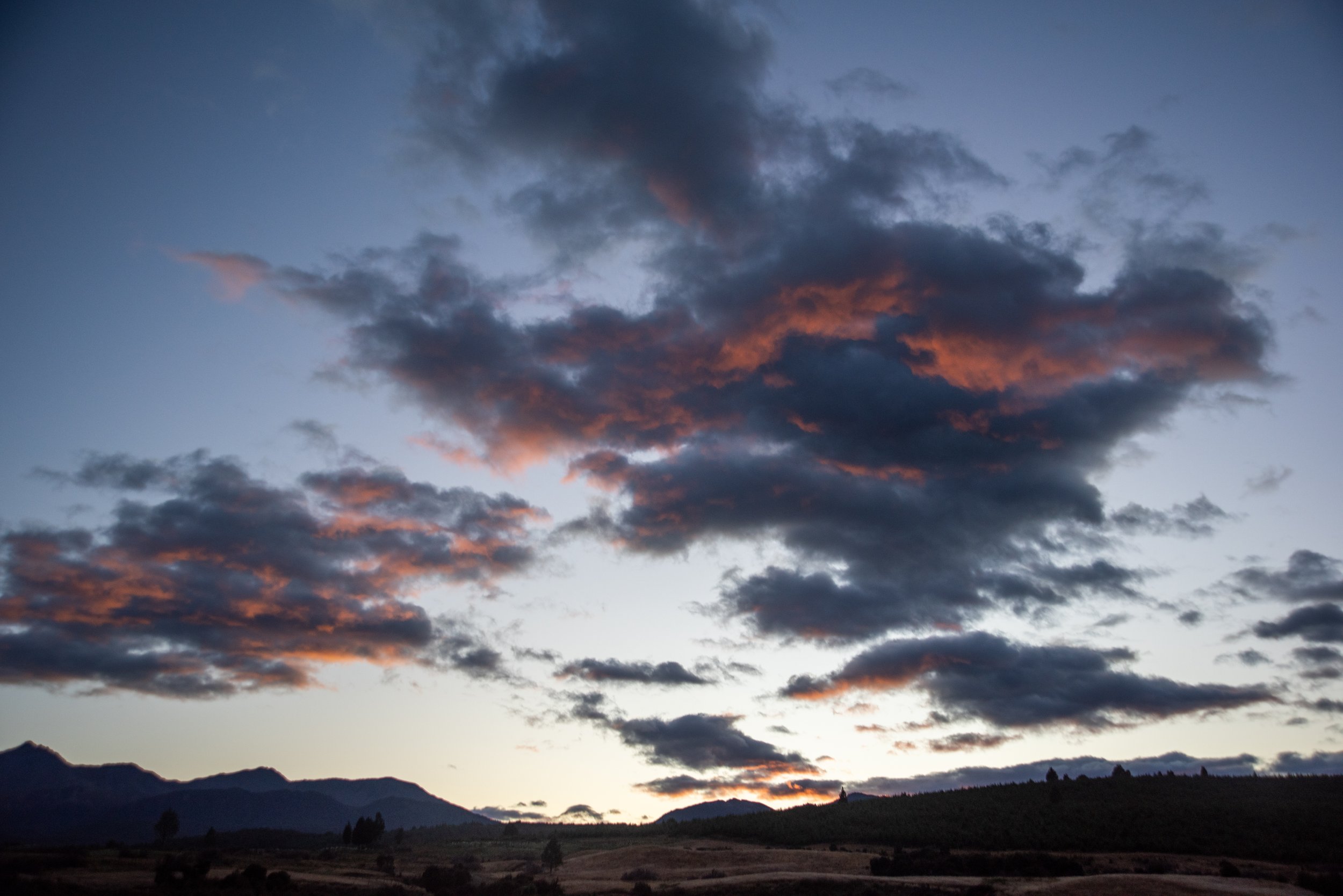 Sunrise, en route from Te Anau to Milford