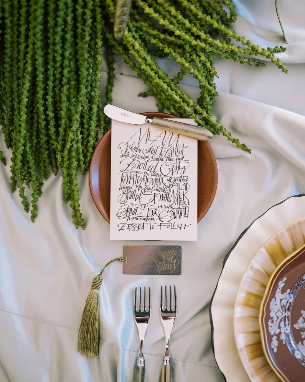 AN EVENING WITH FAMINGO ESTATE // This industry gathering in LA, hosted by Flamingo Estate, showcased a table setting layered with rich detail and artistry. We designed bespoke menus and sleek metal place cards with calligraphy by the talented Gemton