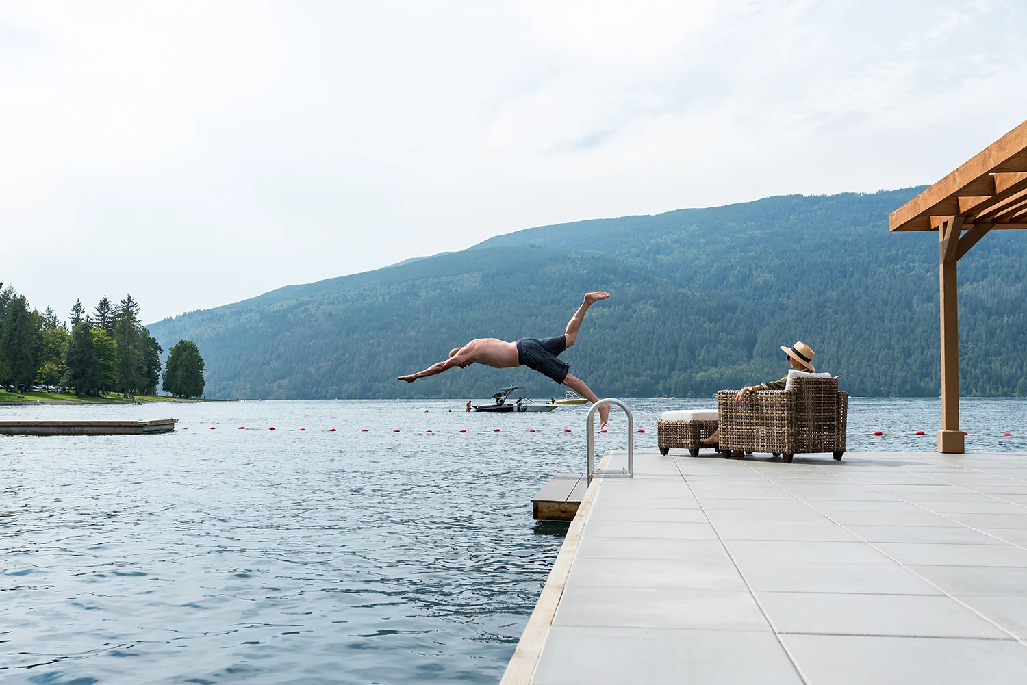 DOCK LOUNGE — LAKESIDE CULTUS LAKE