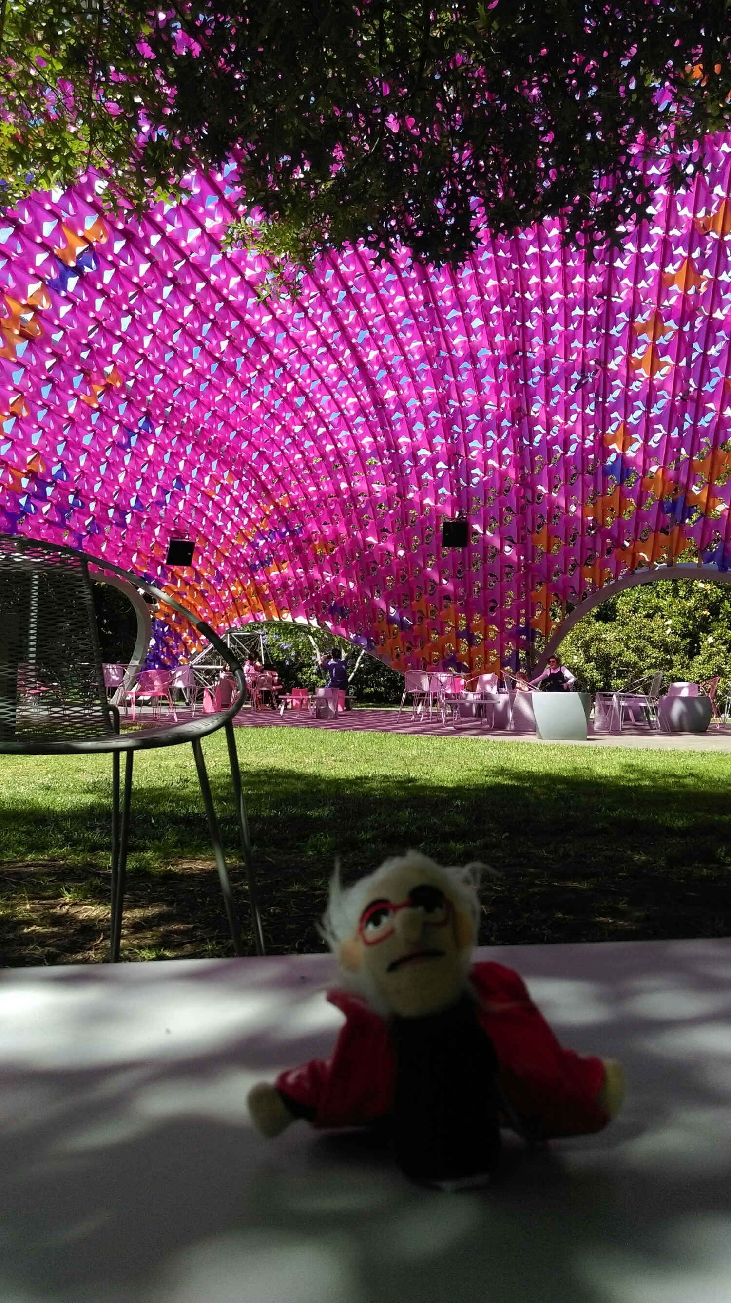 How about a picnic under this fantastic new structure out in the garden? Bring your own or grab a bite to go at the Gallery Kitchen. Lots of kid friendly options.