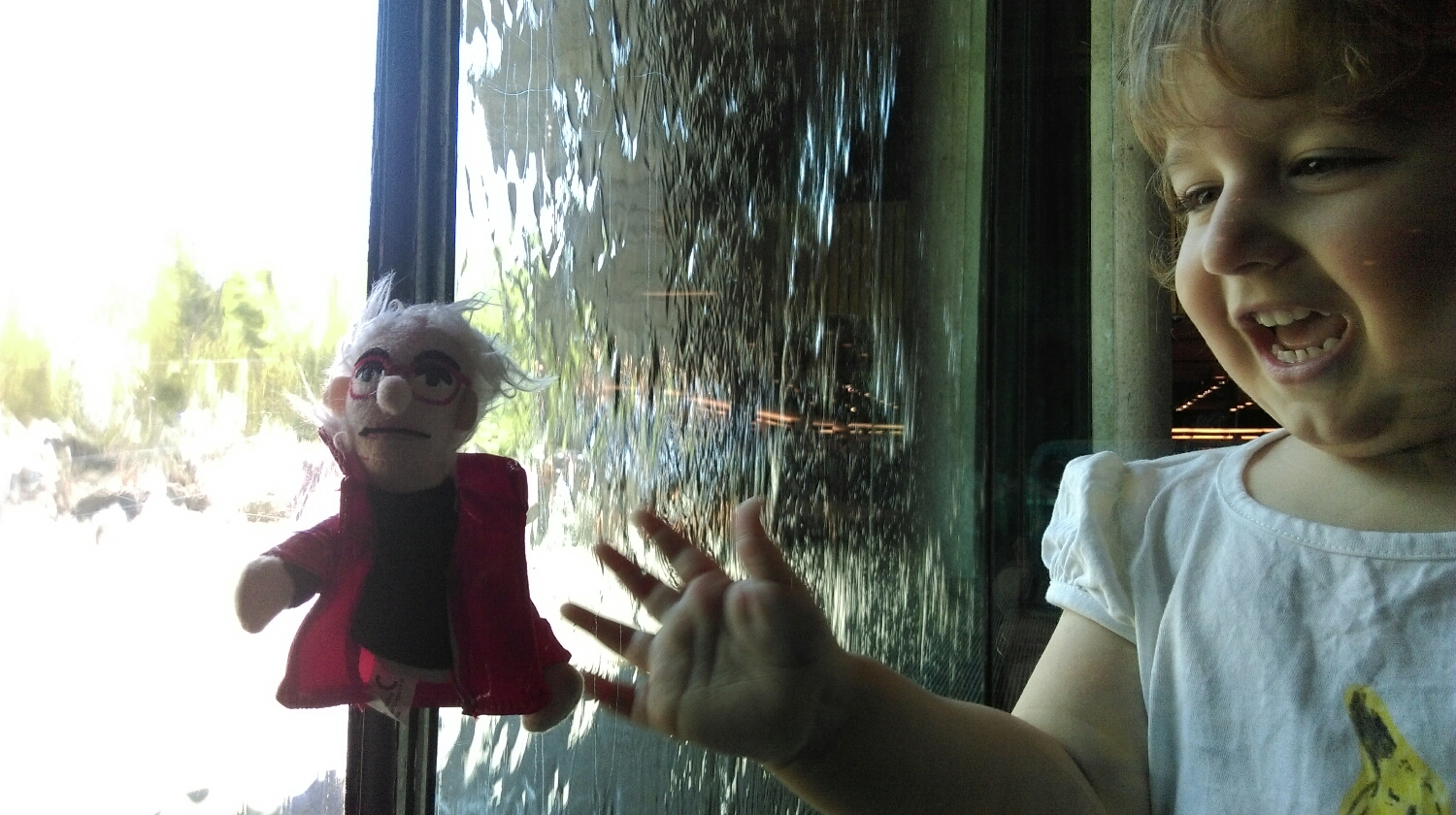 And everyone loves playing with the famous water wall, even puppet pop artists!