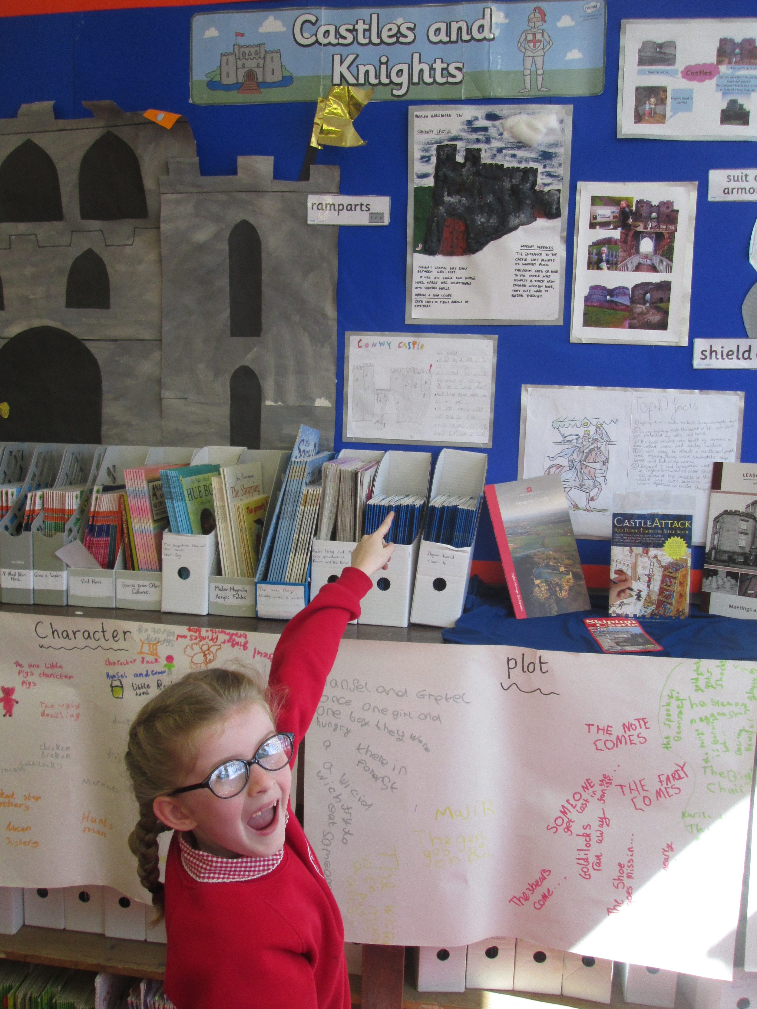 We were so impressed by Amalea's 3D castle picture, surrounded by castle facts. She worked really hard and it took her a very long time to produce. Great work!