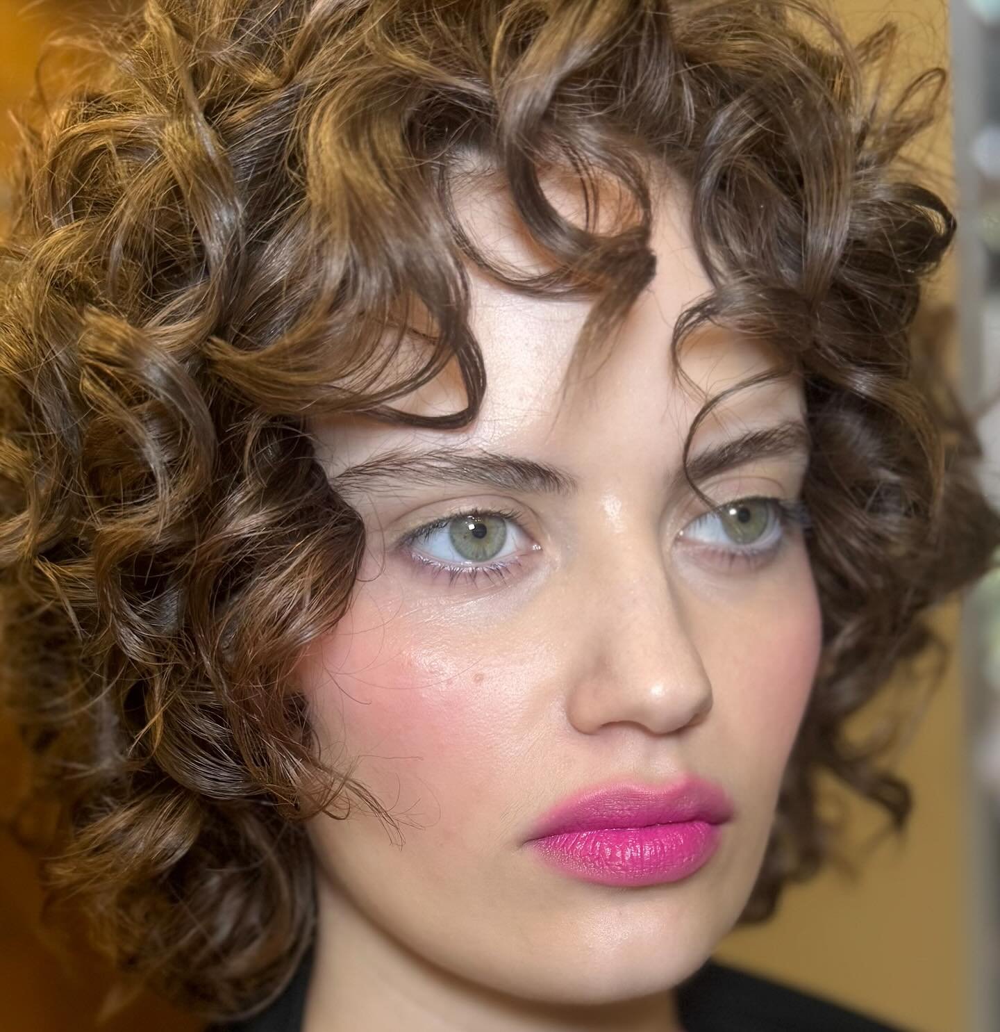 💕BTS with @inesberk 💕

Hair @danilogiangreco_hair 

#hotpinklips #pinkblush #refybeauty #narslipstick #blurredlips #editorialbeauty