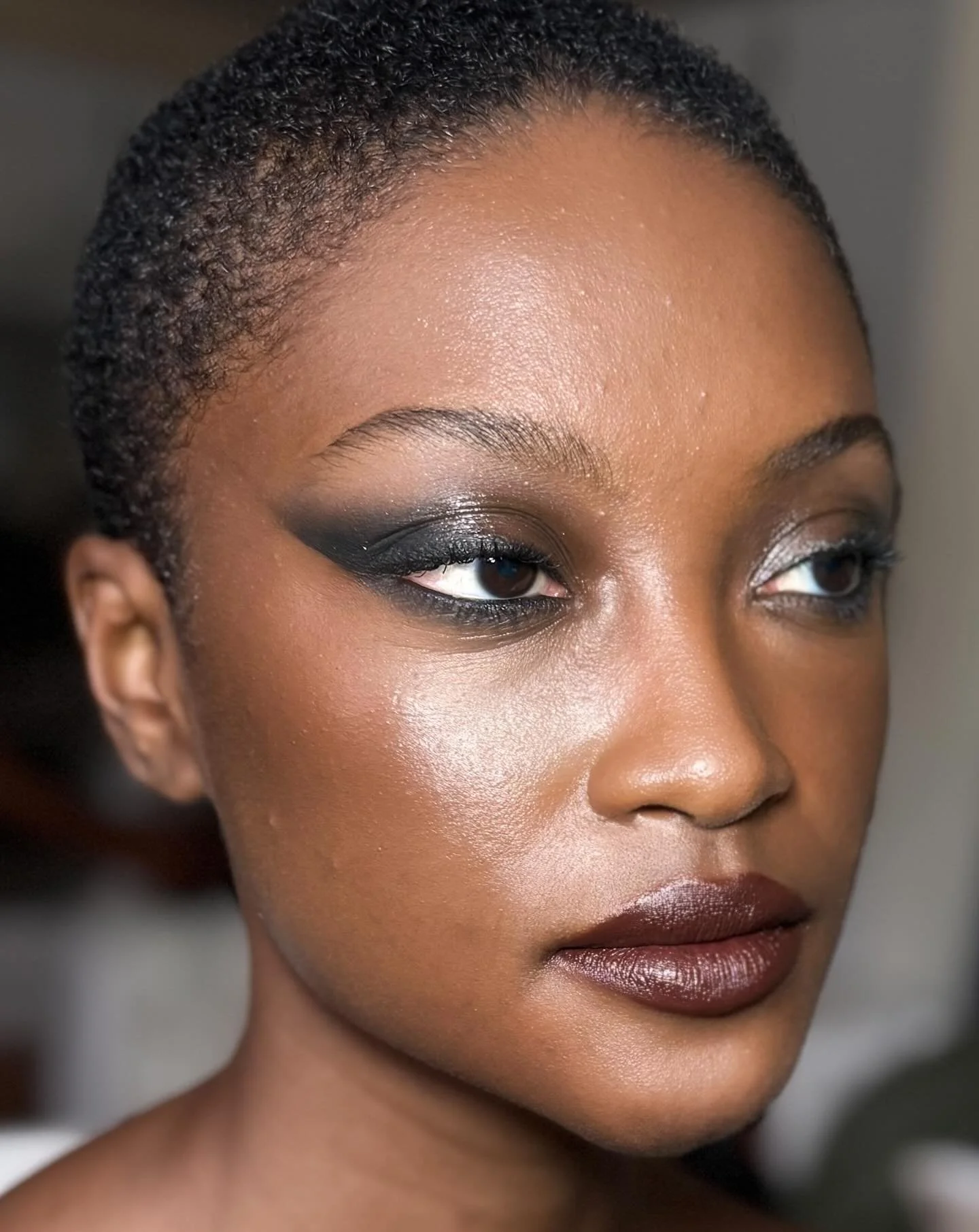 🌟 BTS beauty with  @jlouyse @c.l.a.r.e.n.s 🌟
 

@inglotuk EyelinerGel
@makeupforever Artist Pencil
@maccosmeticsuki Lipglass
@danessamyricksbeauty Yummy Skin Foundation &amp; Blurring Balm

#glossyeyes #graphiceye #graphiceyeliner #makeupbymariopal