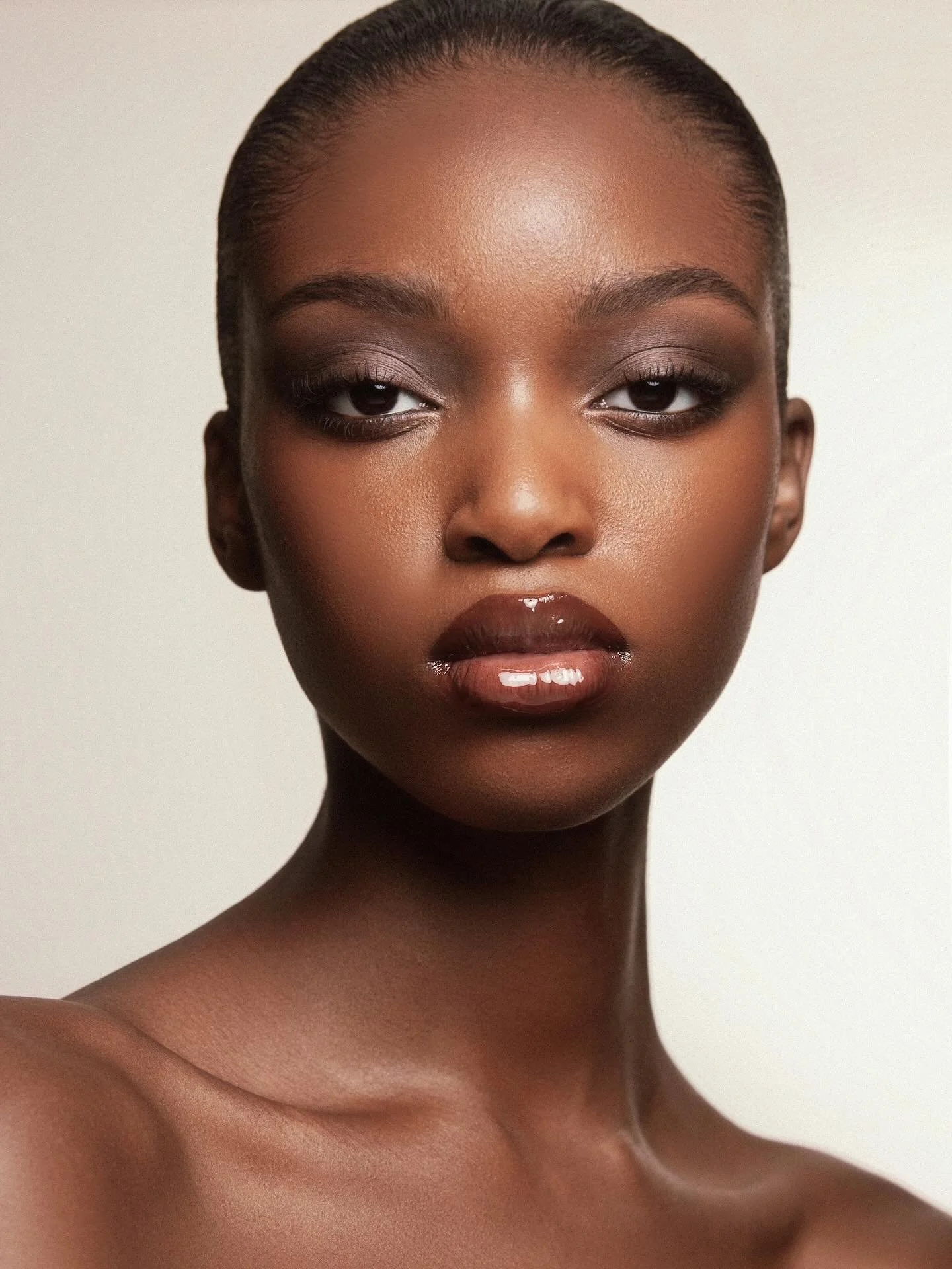 🌟Beauty with @c.l.a.r.e.n.s @rey_lugboso 🌟

#beautylooks #brownlipgloss #brownlipliner #brownmakeuplook #smokeyeyetutorial #matteeyeshadow #makeupbymariopalette #danessamyricksbeauty #lipglass #cooltoneeyeshadow #cooltonedmakeup