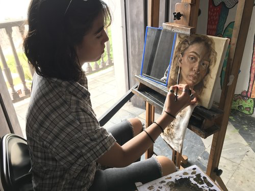 Student Daniela Irrizarry working on a self portrait.