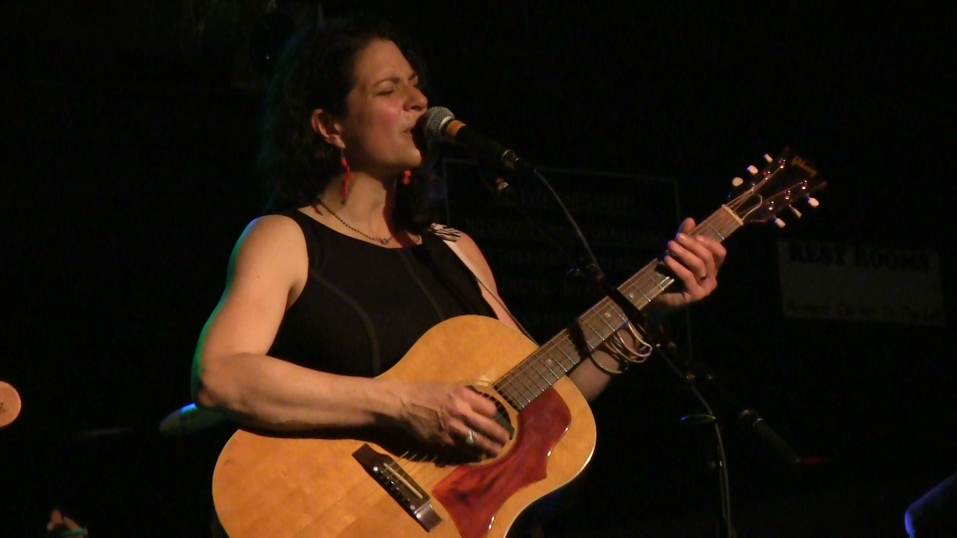 Kris Delmhorst