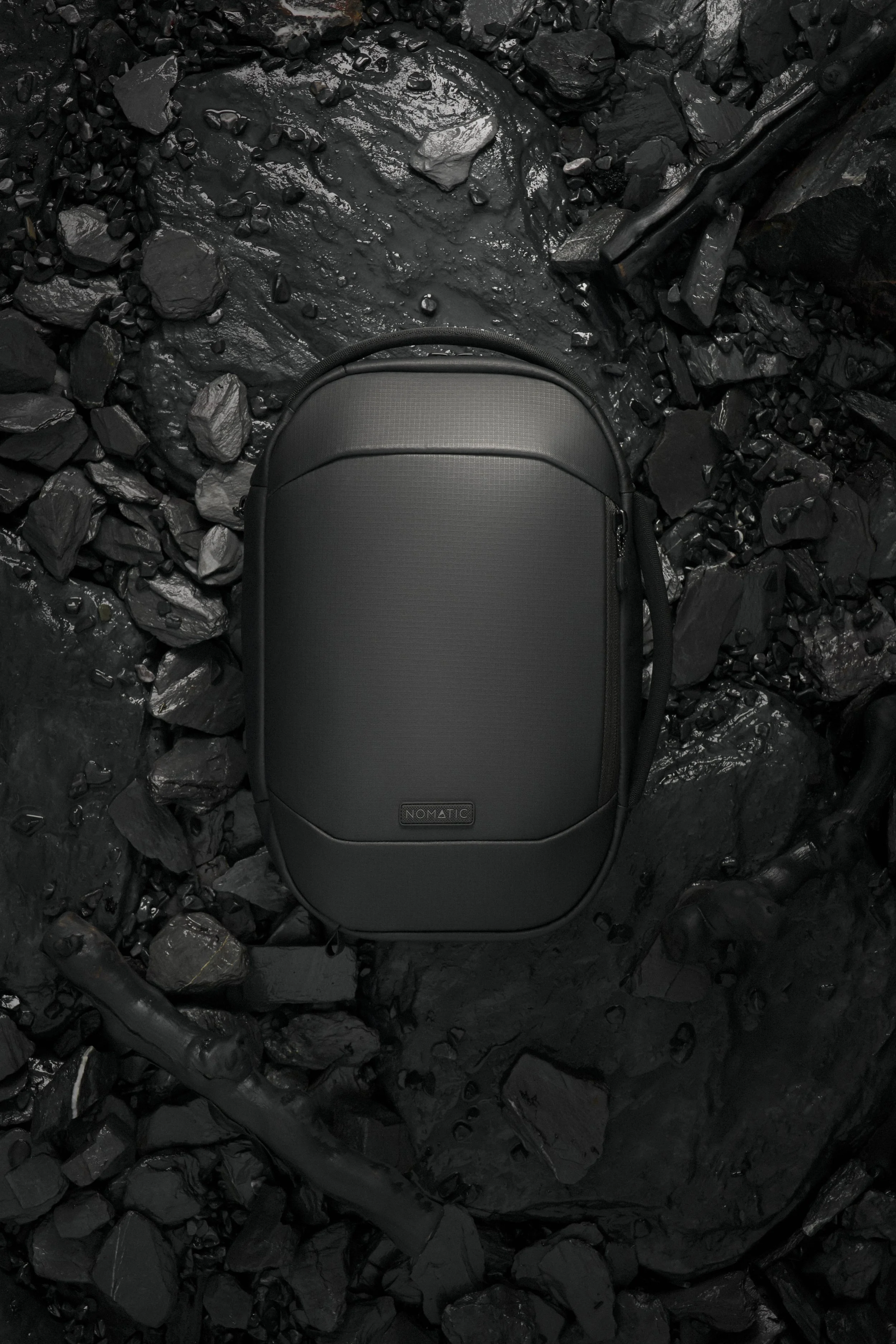 LTSL06-BLK-01_NavigatorRS6L_BLACK_NOMATIC_HERO_1.jpg