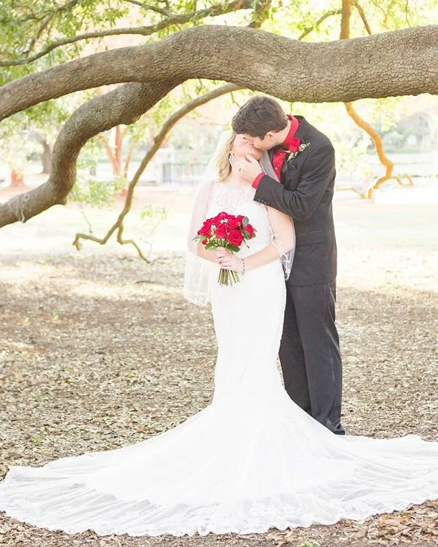 All this staying at home has me going through photos I hadn&rsquo;t gotten around to editing...like this one from second shooting with @melissamileyphotography in Charleston this past December! Bridget &amp; Will&rsquo;s intimate Hampton Park wedding