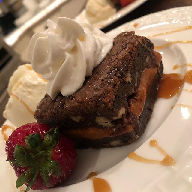 #fuckyourdiet 🍭🍭🍭
Caramel Brownie Hunny &bull;
&bull;
&bull;
&bull;
&bull;
#foodporn #foodphotography #foods #dessert #nomnom #mommy #chocolate #suga #iwantyouback #fuckyourdiet #whatdiet #yeaiknow #notyouraveragejoes #getyourstoday 🍫🧁🌰