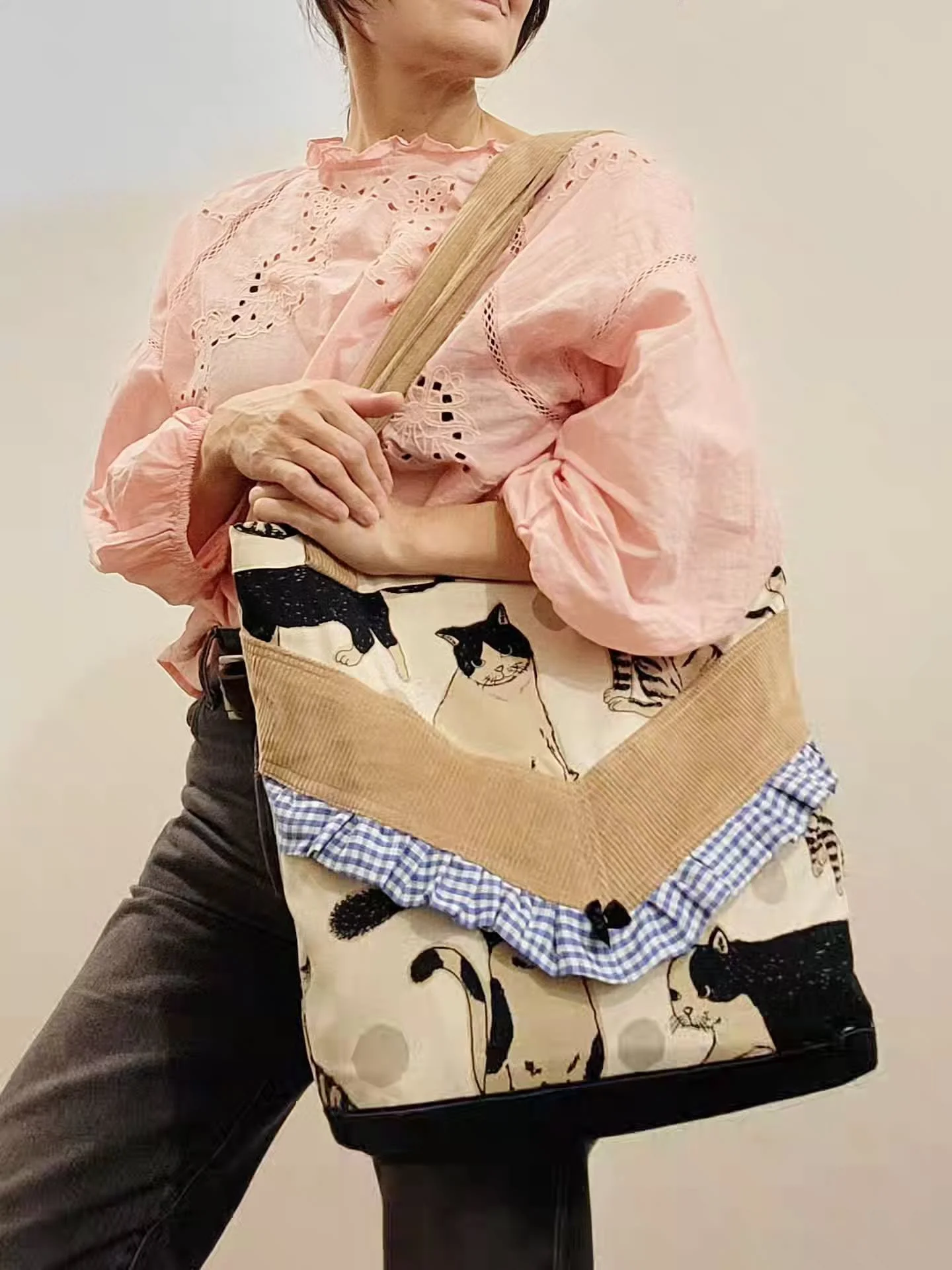 The cats MEOW &amp; Bichon Bichon zero waste totes are now available in shop!  Sturdy totes for your tossing all your things in!

Features:

》 Reinforced &amp; doubled bottom panel
》 Reinforced, sturdy straps and top opening
》 Big enough to fit at le