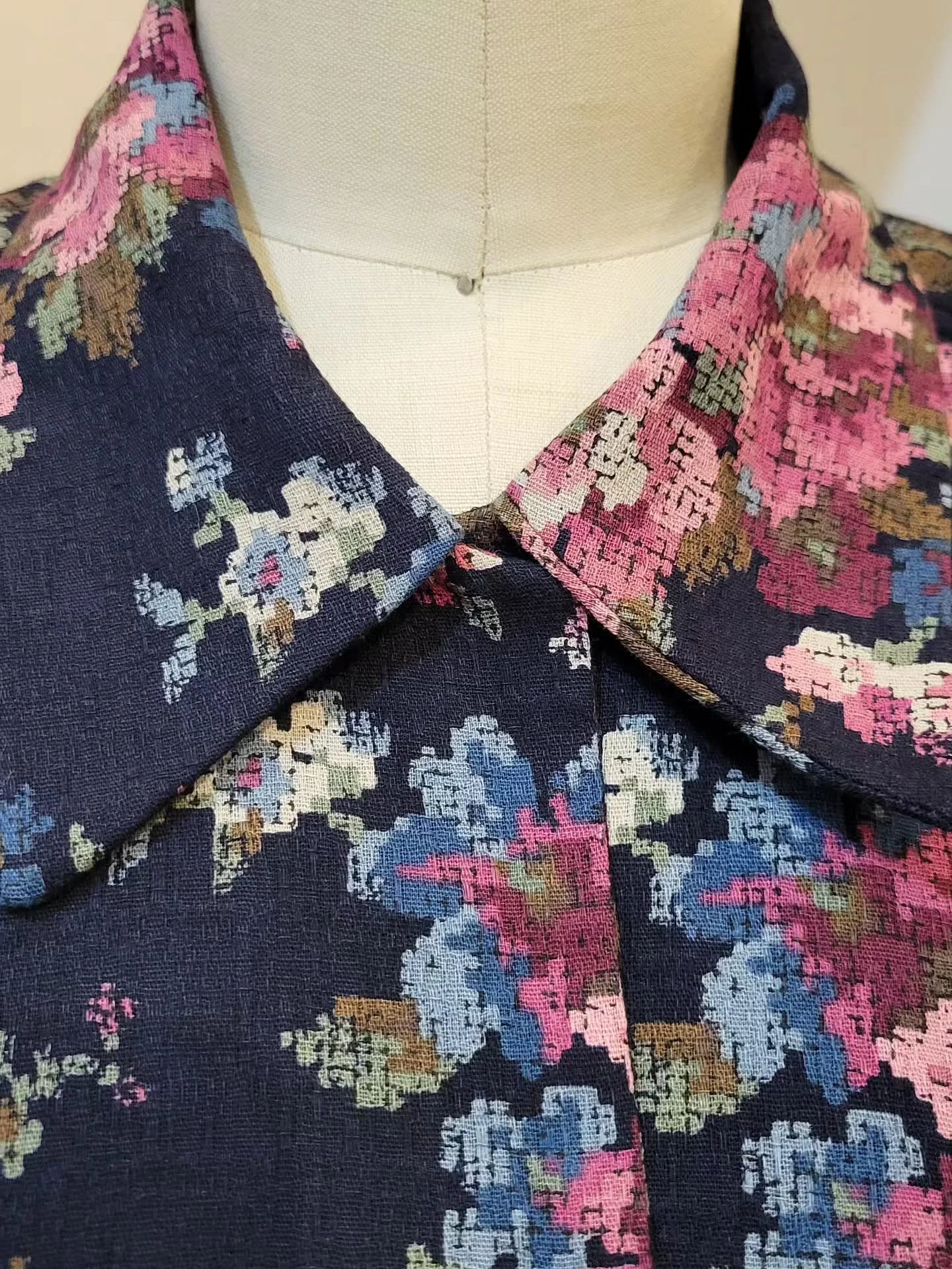 📖📖📖 Coming soon with a debut at CRAFTED ON THE CATWALK.  Nov 4th at the Winnipeg Art Gallery.  Links for more info on this event posted in our bio 》 @simonesrose 
Book-ish collection dropping online subsequent to our show + Sale Nov 7-9th.  Simon