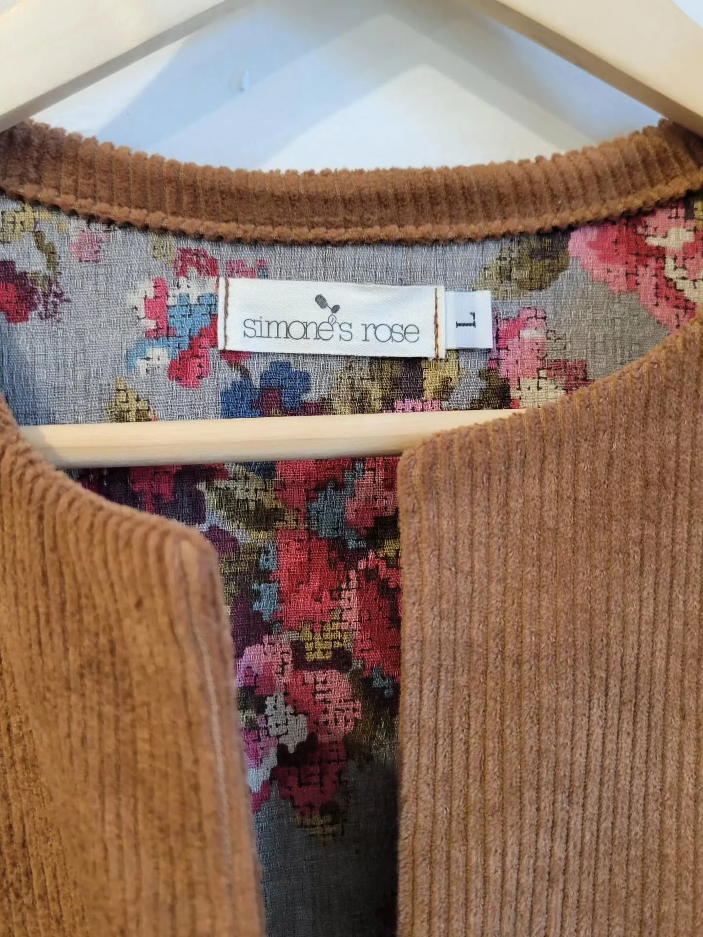 Janice vest in copper corduroy ✨️✨️✨️ Coming soon to the online shop &amp; under the needle today. 

TY @blondesovereign for rocking my vision for this piece at #craftedonthecatwalk !! 👌👌👌

Our Janice vest is a minimalist piece with those little d