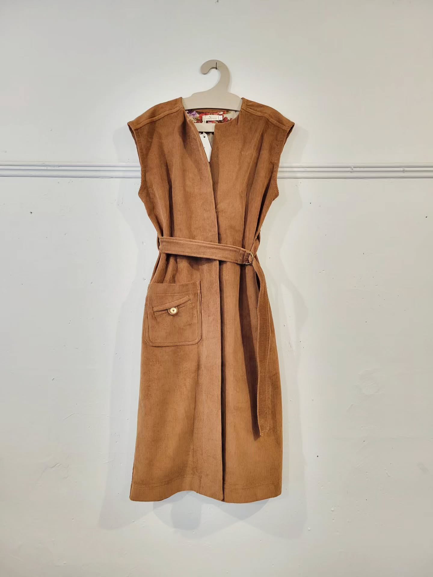 Janice has entered the chat.  Soft yet structured corduroy with just the right amount of stretch.  This vest / overlayer piece will take you through all the seasons. 

Pair it with a slim or wide leg, sleeveless tank, tshirt or turtleneck. 

Now avai