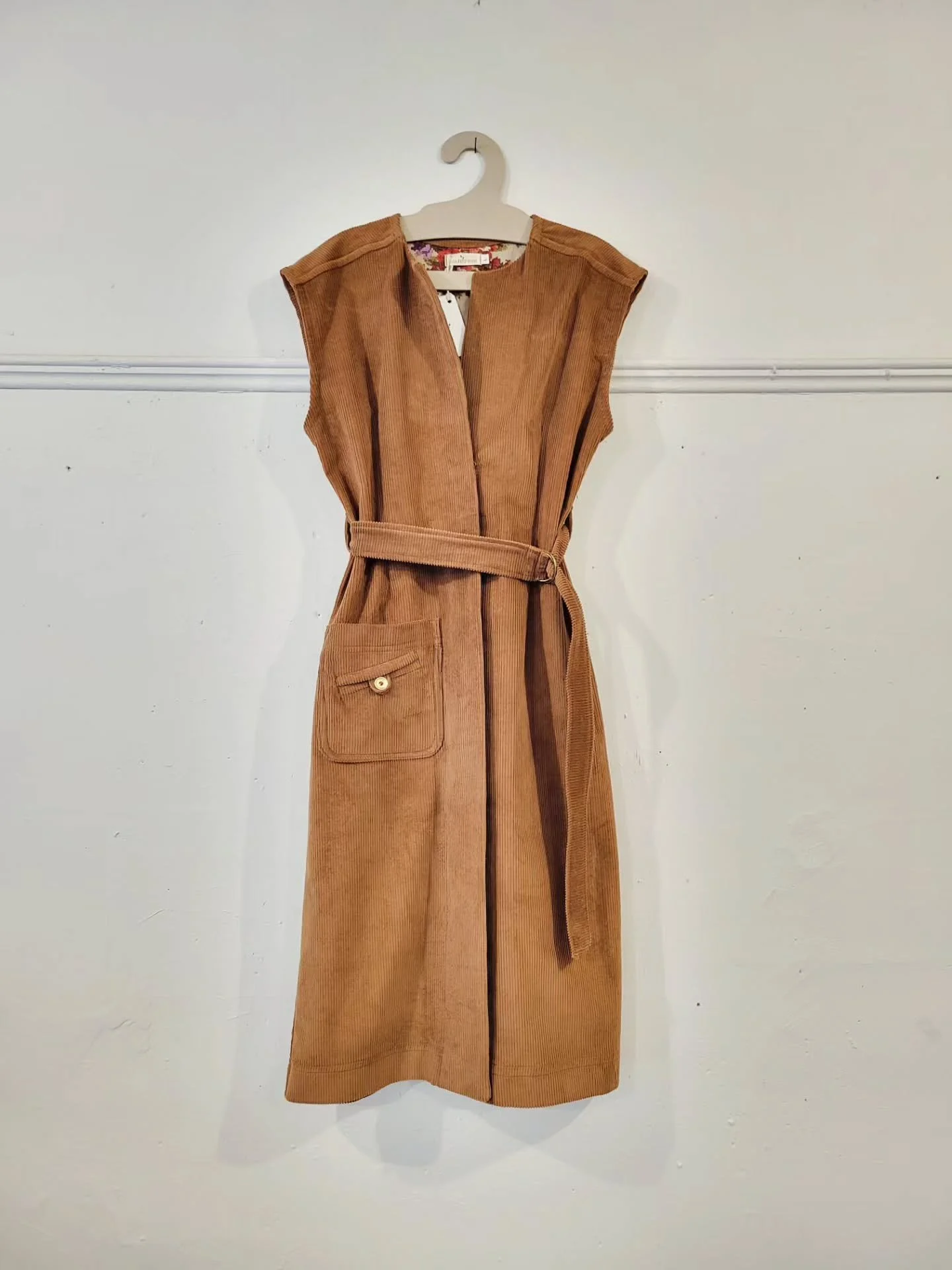 Janice has entered the chat.  Soft yet structured corduroy with just the right amount of stretch.  This vest / overlayer piece will take you through all the seasons. 

Pair it with a slim or wide leg, sleeveless tank, tshirt or turtleneck. 

Now avai