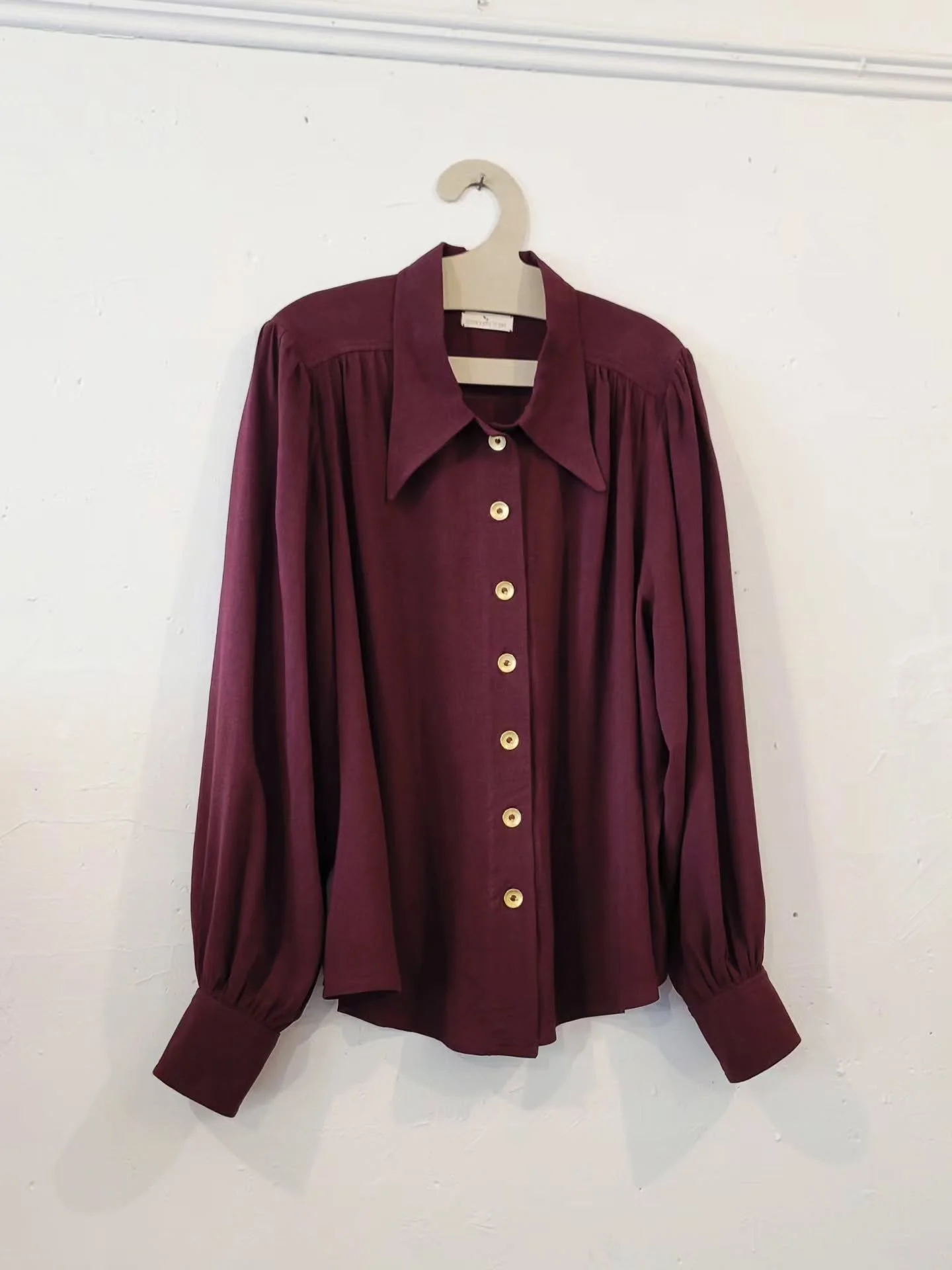 The one I love 💞 Our Chlo&eacute; blouse first made her debut at the WAG Crafted fashion show in Nov &amp; is coming soon to the online shop! 

Billowy &amp; easy breezy with a nod to 70s style.
Looks served on the runway by Candace.  Paired with ou