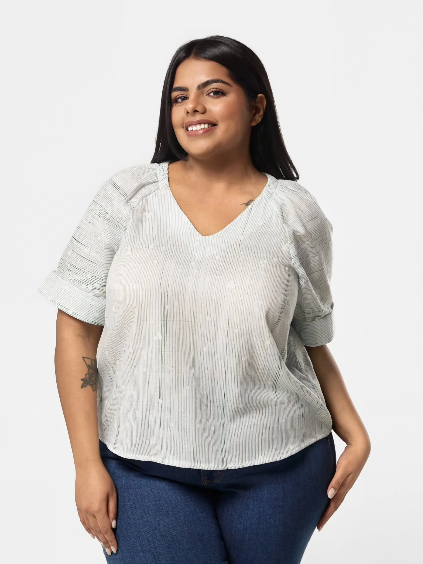 Giving our Brynn blouse in Poesia Visual some love because she deserves it!  She might be the one that sometimes gets overlooked but she looks so beautiful on everyone that I've seen try it on.  She isn't flashy or bright, she's interesting, she's go