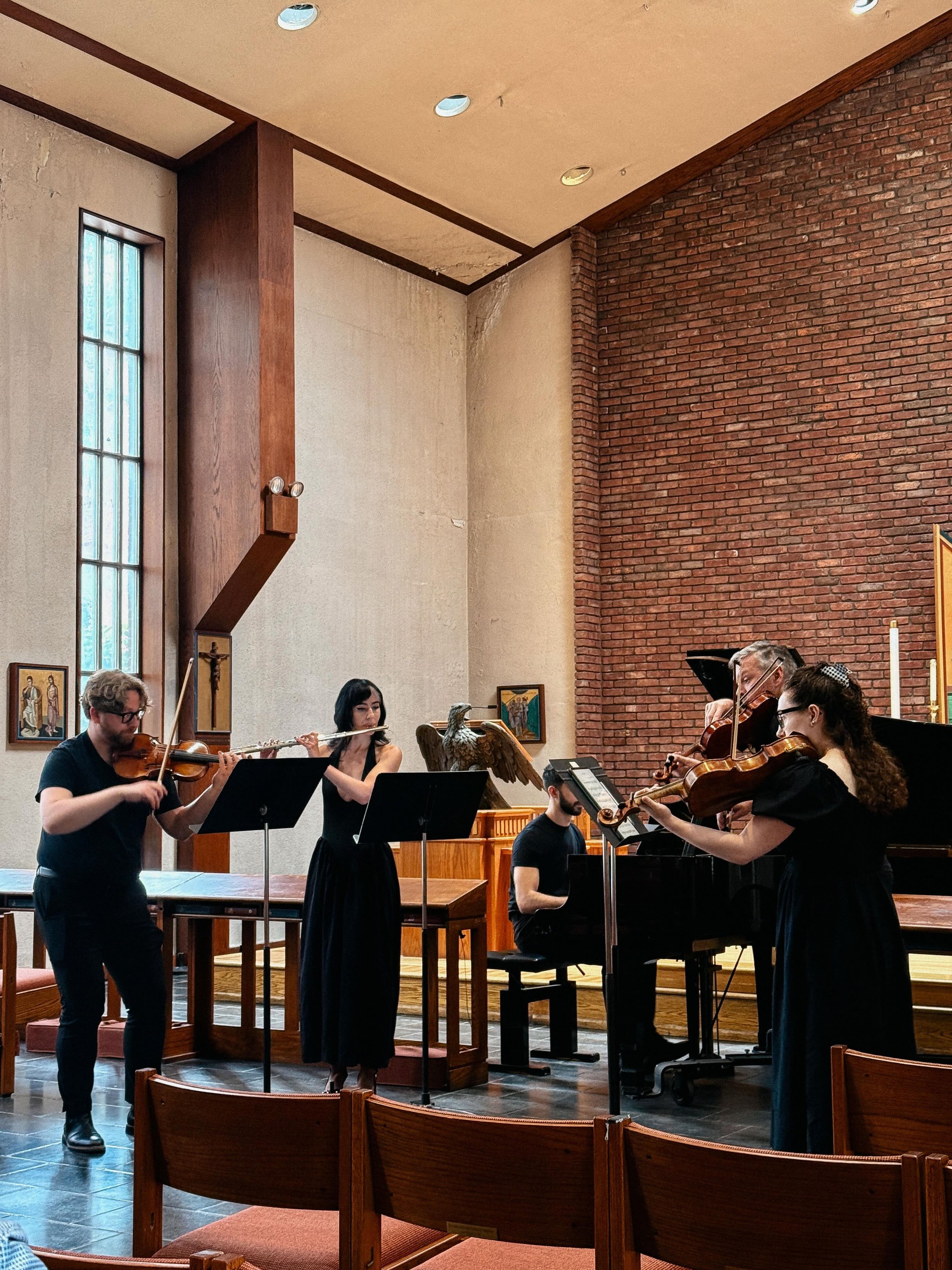 I had the best time this weekend performing with the Hamilton-Hudson Ensemble! It was an honor being part of their spring program and playing with such talented and inspiring musicians for the past 3 months ❤️

We performed 3 pieces that spanned vari