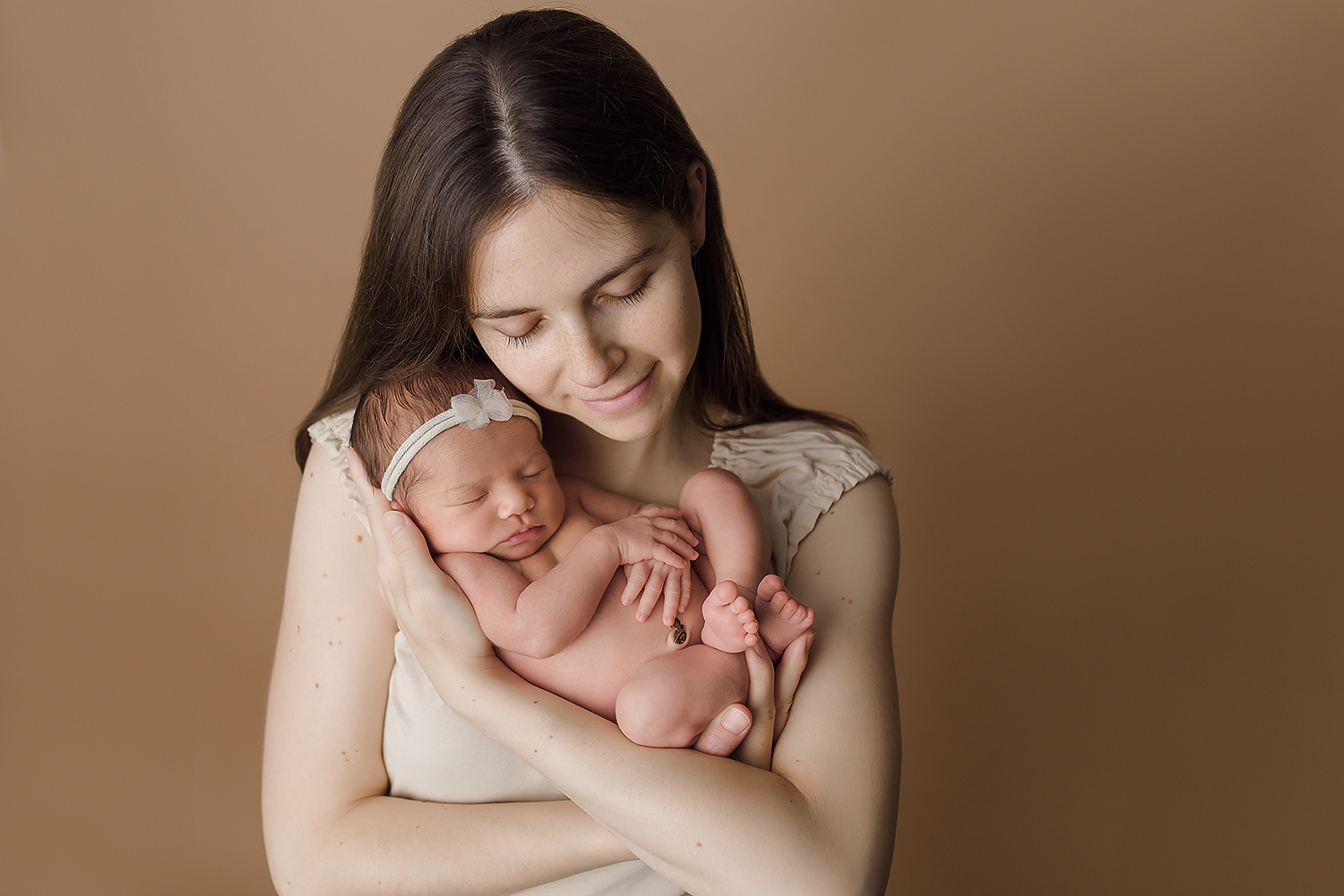 Baltimore Maryland Newborn Photographer Jessica Fenfert baby girl with mom