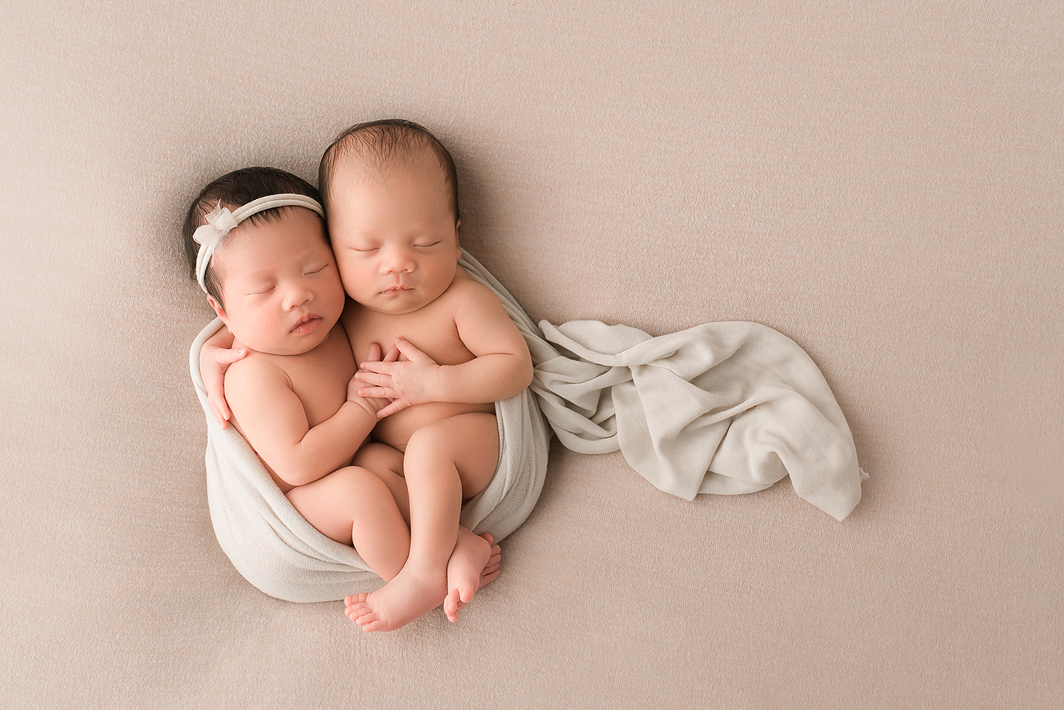 Baltimore Maryland Newborn Photographer Jessica Fenfert boy/girl twins