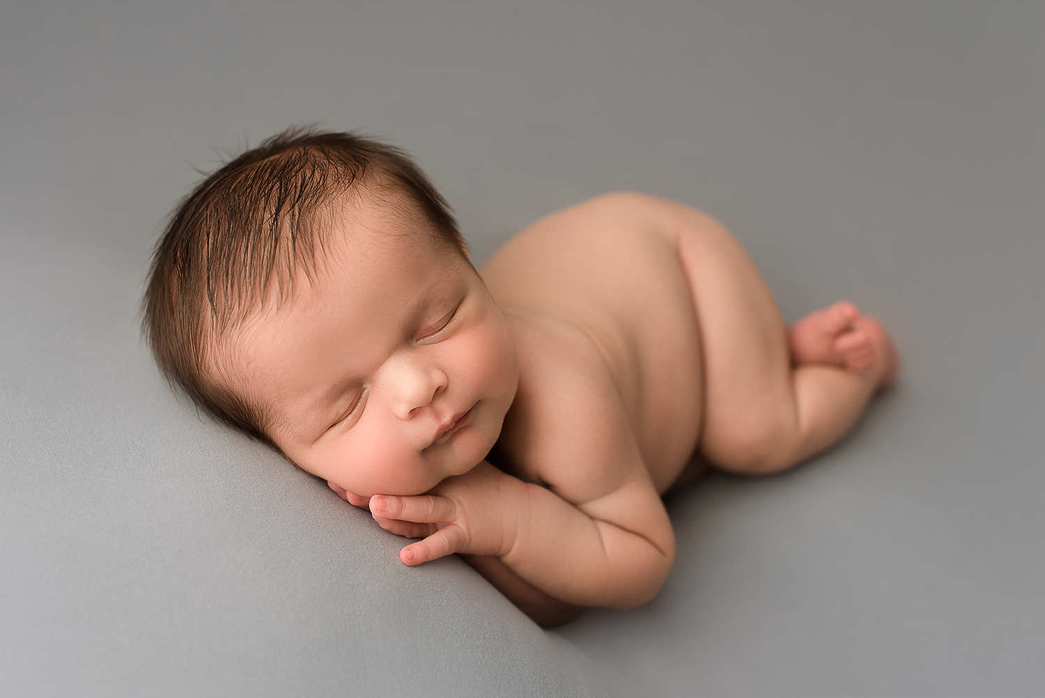 Baltimore Maryland Newborn Photographer Jessica Fenfert baby boy blue/gray