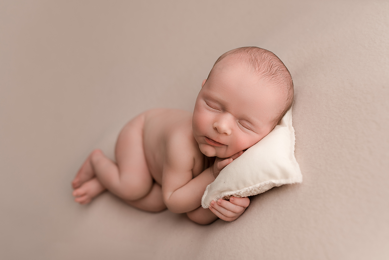 Baltimore Maryland Newborn Photgrapher Jessica Fenfert side lying pose with pillow