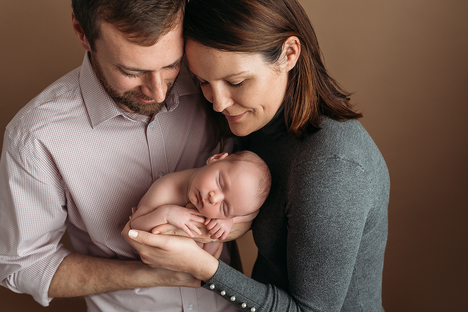 Baltimore Maryland Newborn Photgrapher Jessica Fenfert parents shot