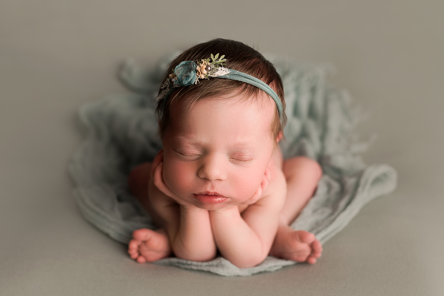 Baltimore Maryland Newborn Photographer Jessica Fenfert froggy girl