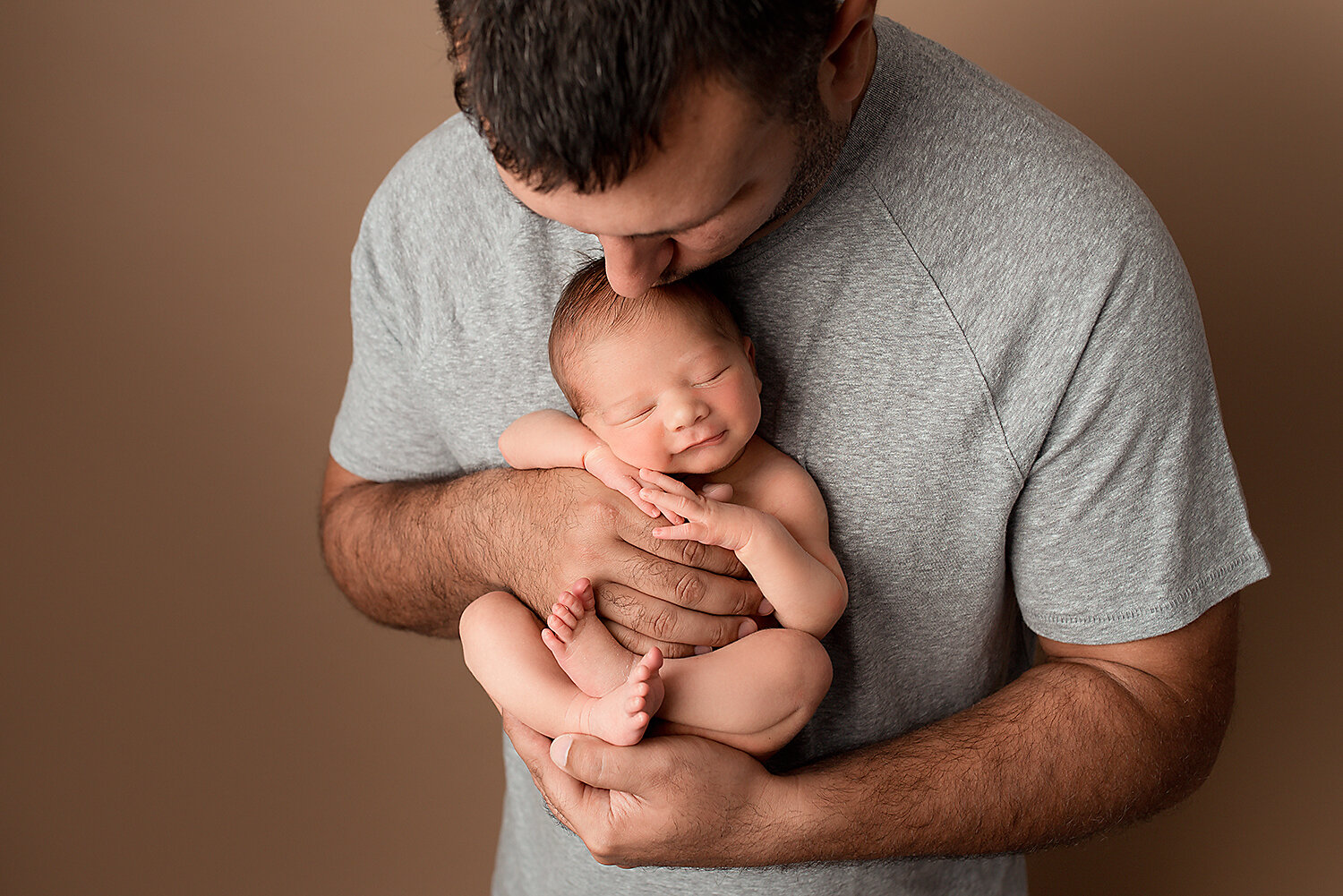 Baltimore Maryland Newborn Photographer Jessica Fenfert dad