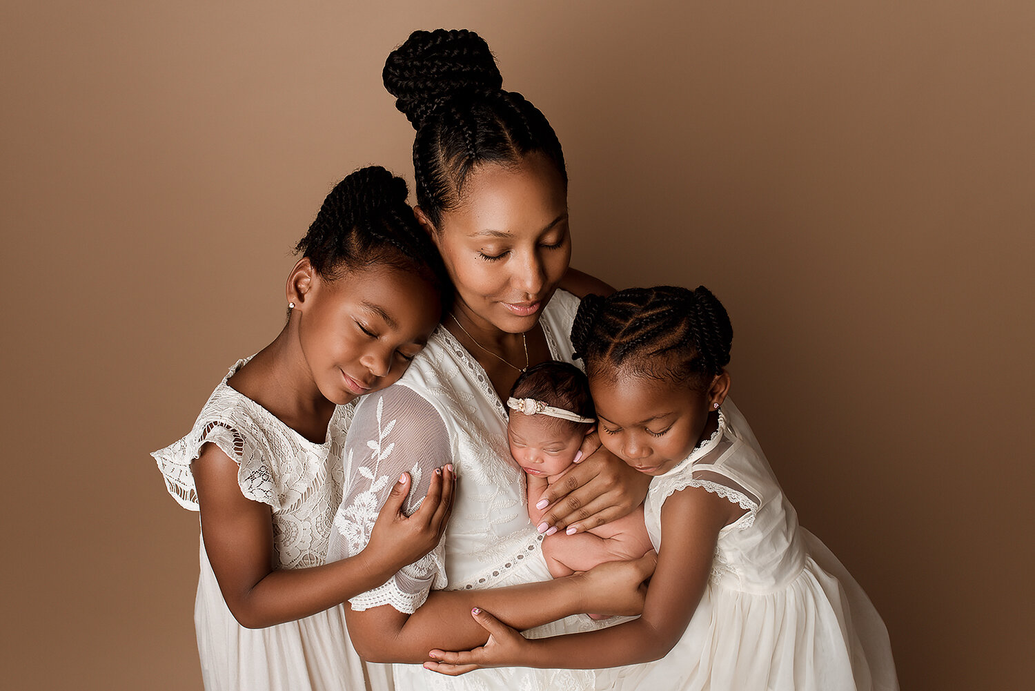 Baltimore Maryland Newborn Photographer Jessica Fenfert Baby girl sisters mom mocha seamless