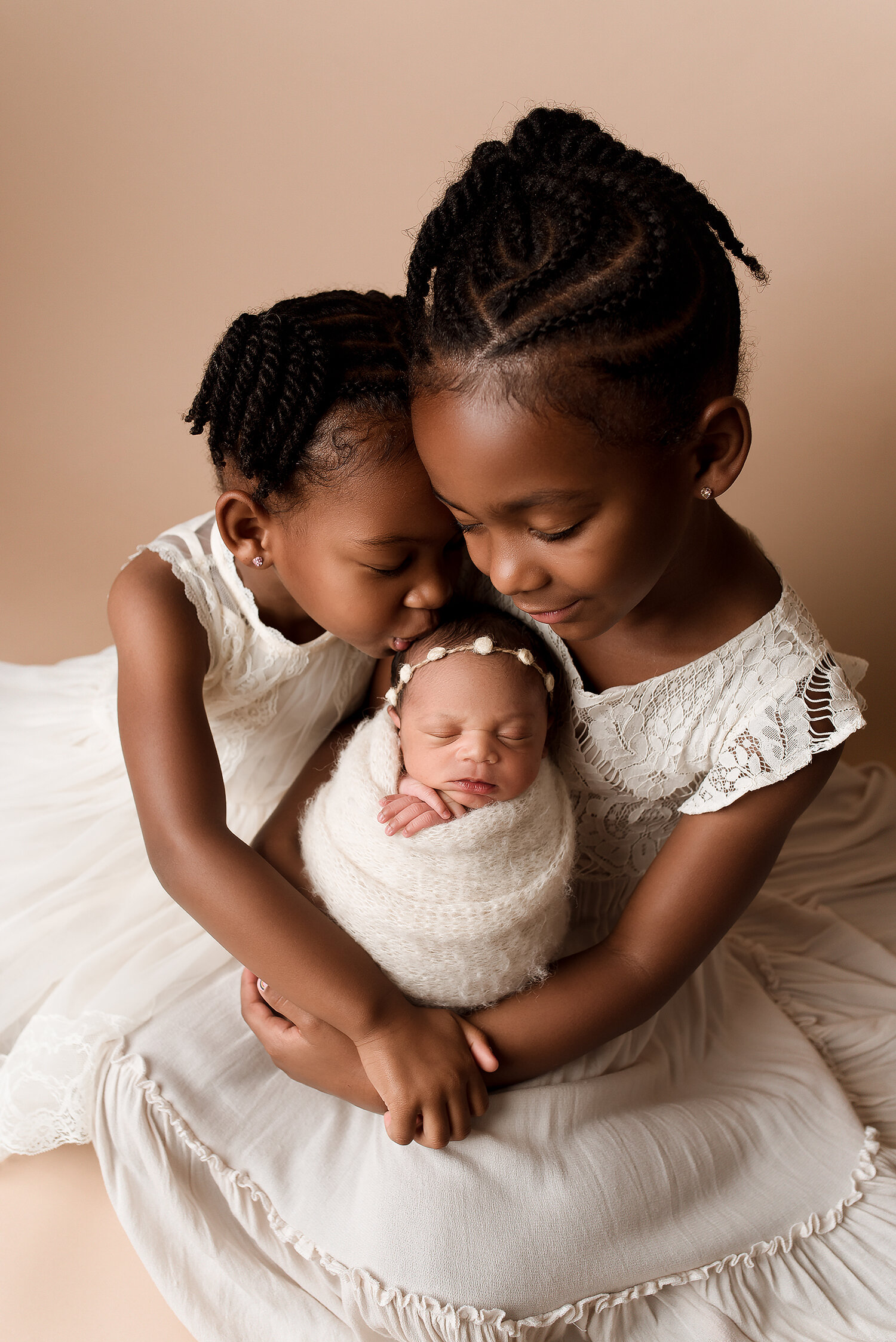 Baltimore Maryland Newborn Photographer Jessica Fenfert Baby girl sisters on mocha seamless