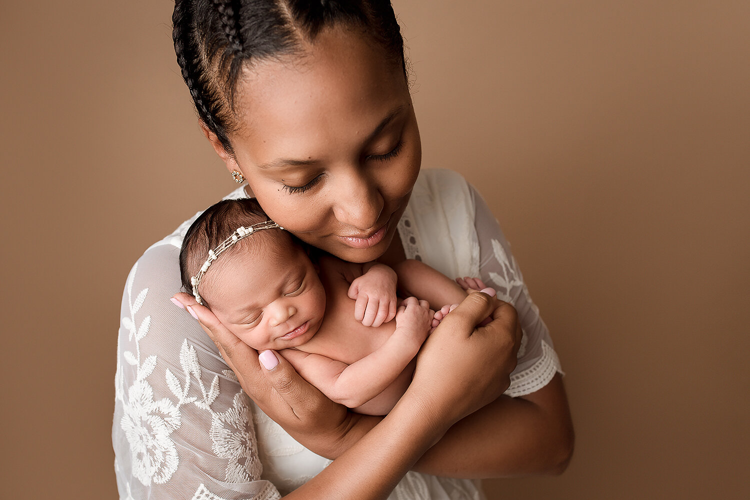 Baltimore Maryland Newborn Photographer Jessica Fenfert Baby girl mom on mocha seamless